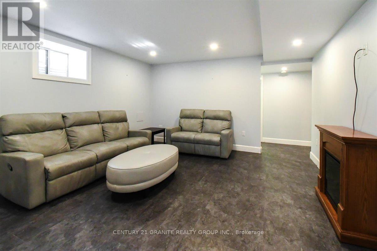 194 Hastings Street N Property Photo 26