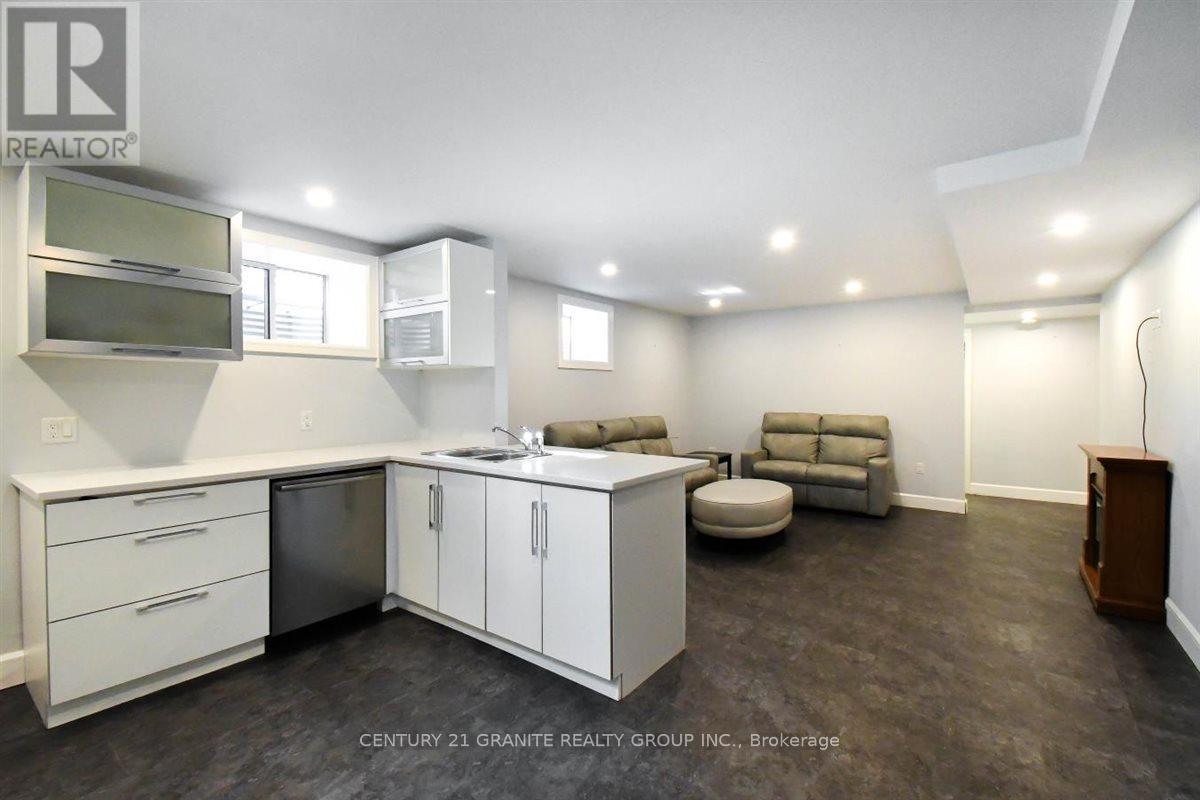 194 Hastings Street N Property Photo 29
