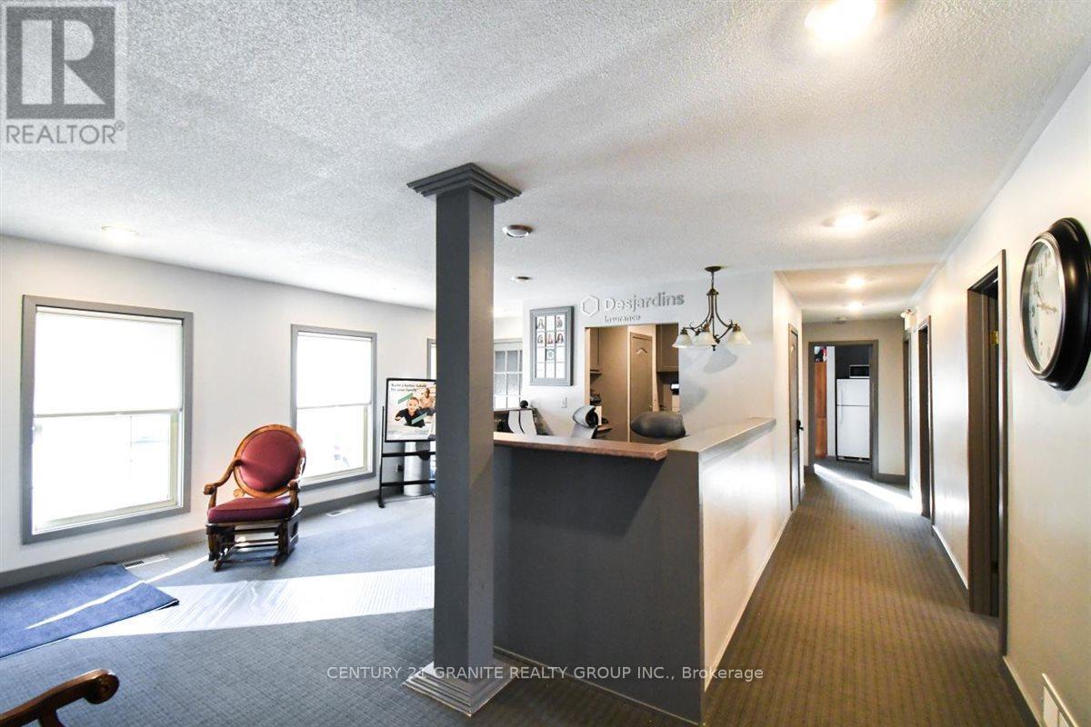 194 Hastings Street N Property Photo 32