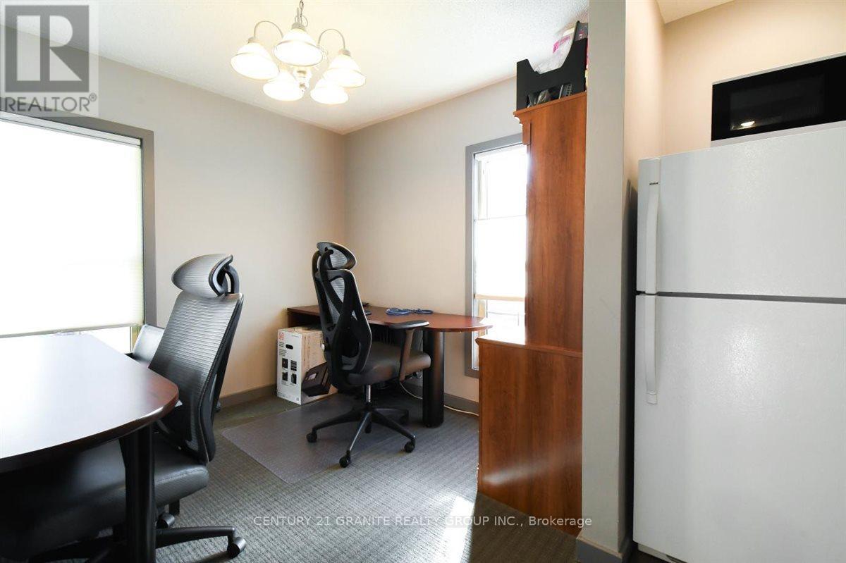 194 Hastings Street N Property Photo 35