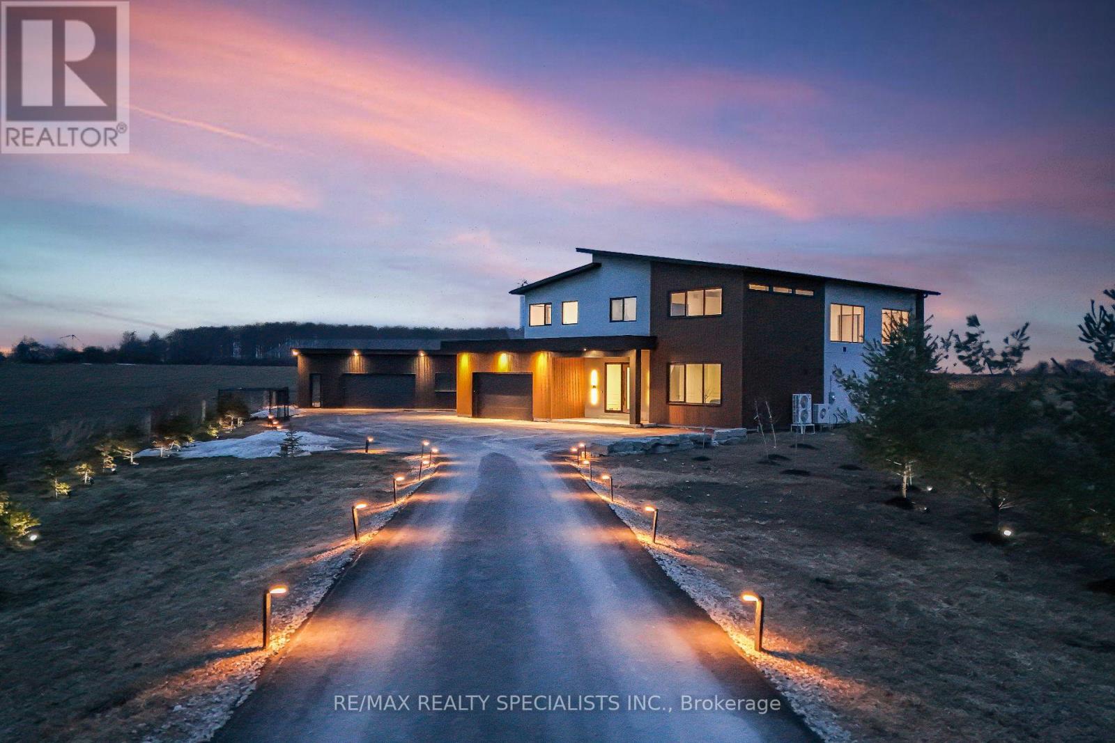 295449 8th Line Property Photo 1
