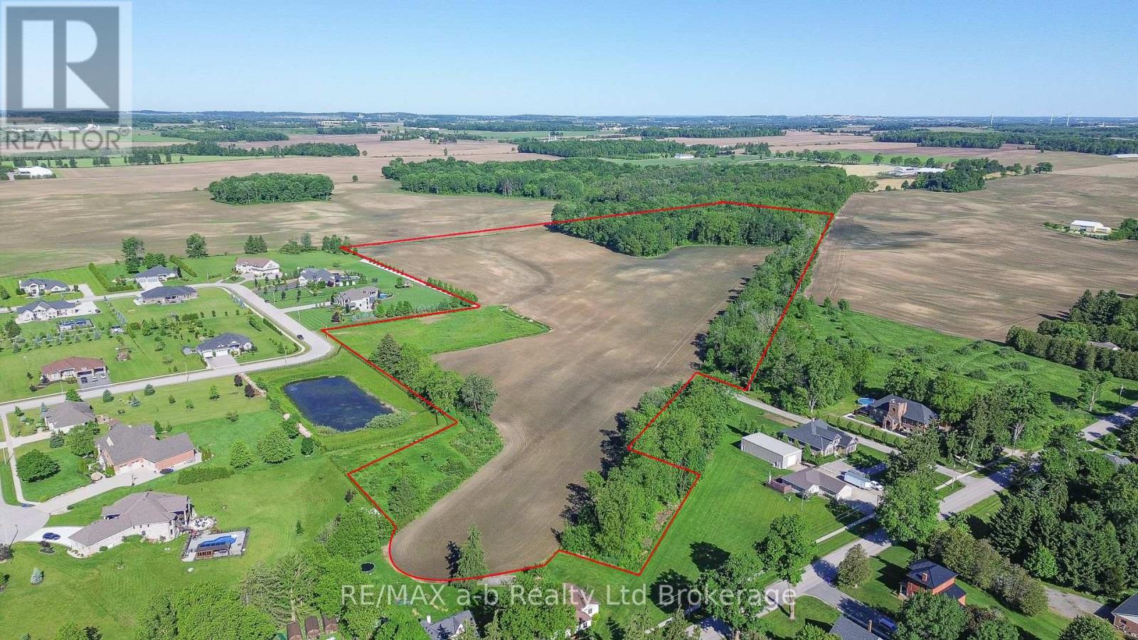 Deer Crescent Property Photo 2