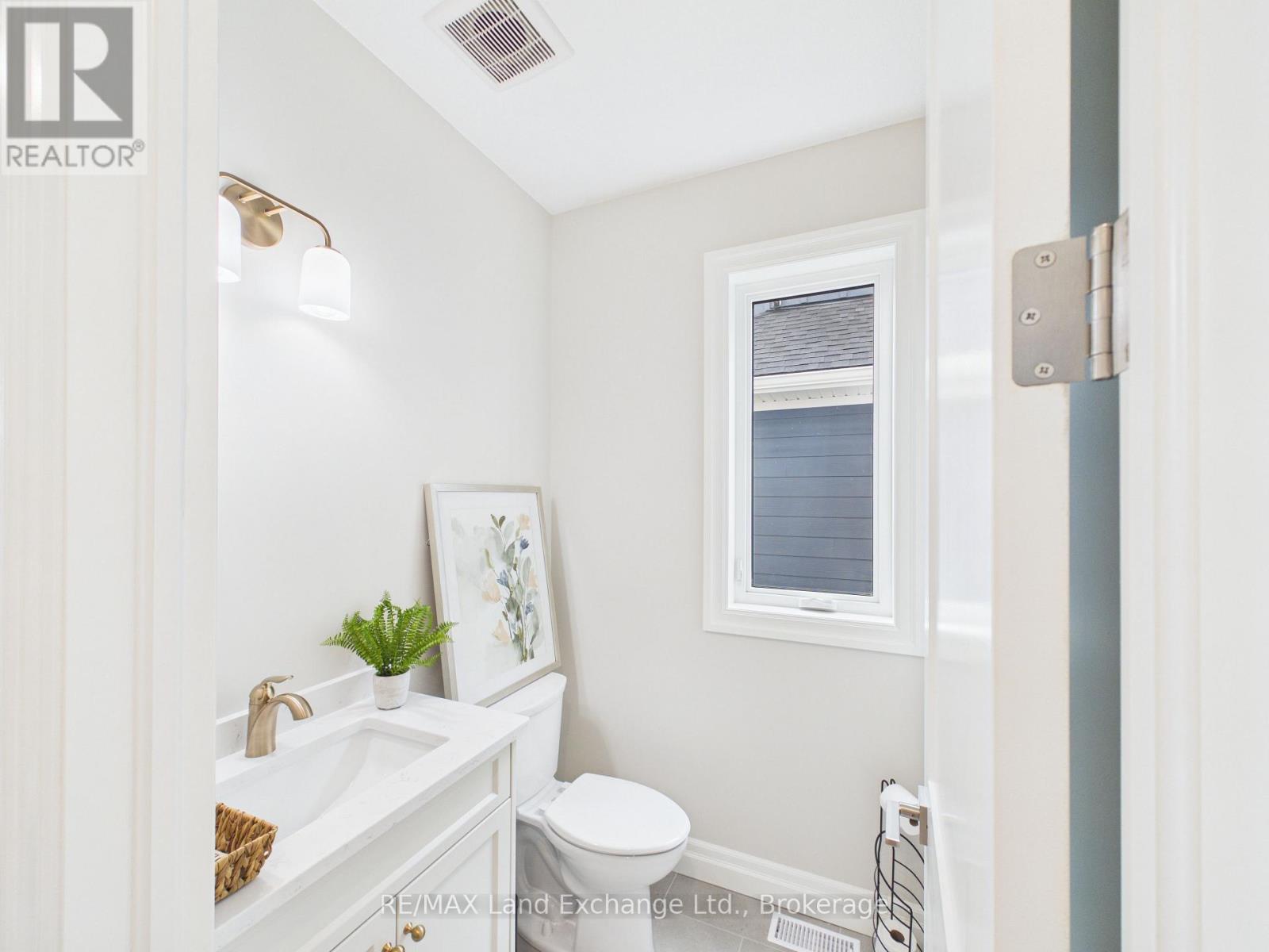 119 Inverness Street N Property Photo 23