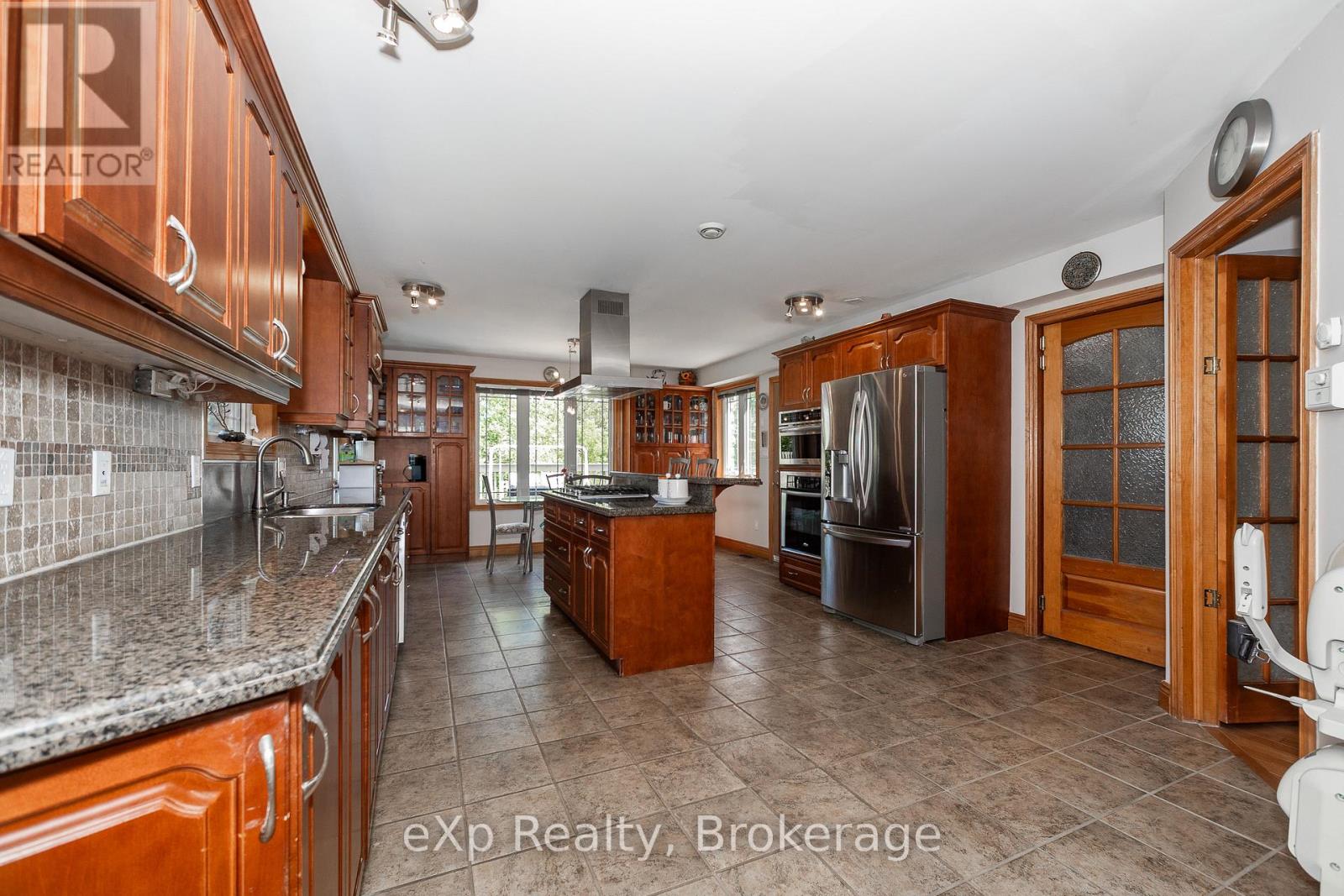 910 26th Street E Property Photo 6