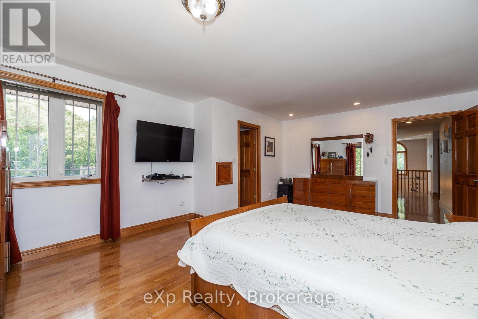 910 26th Street E Property Photo 20