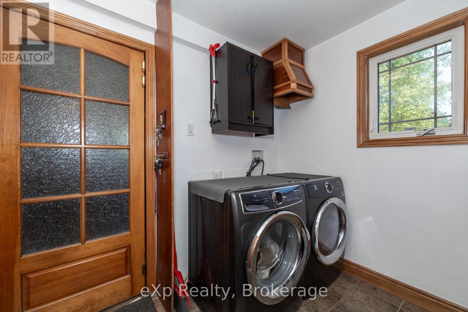 910 26th Street E Property Photo 33