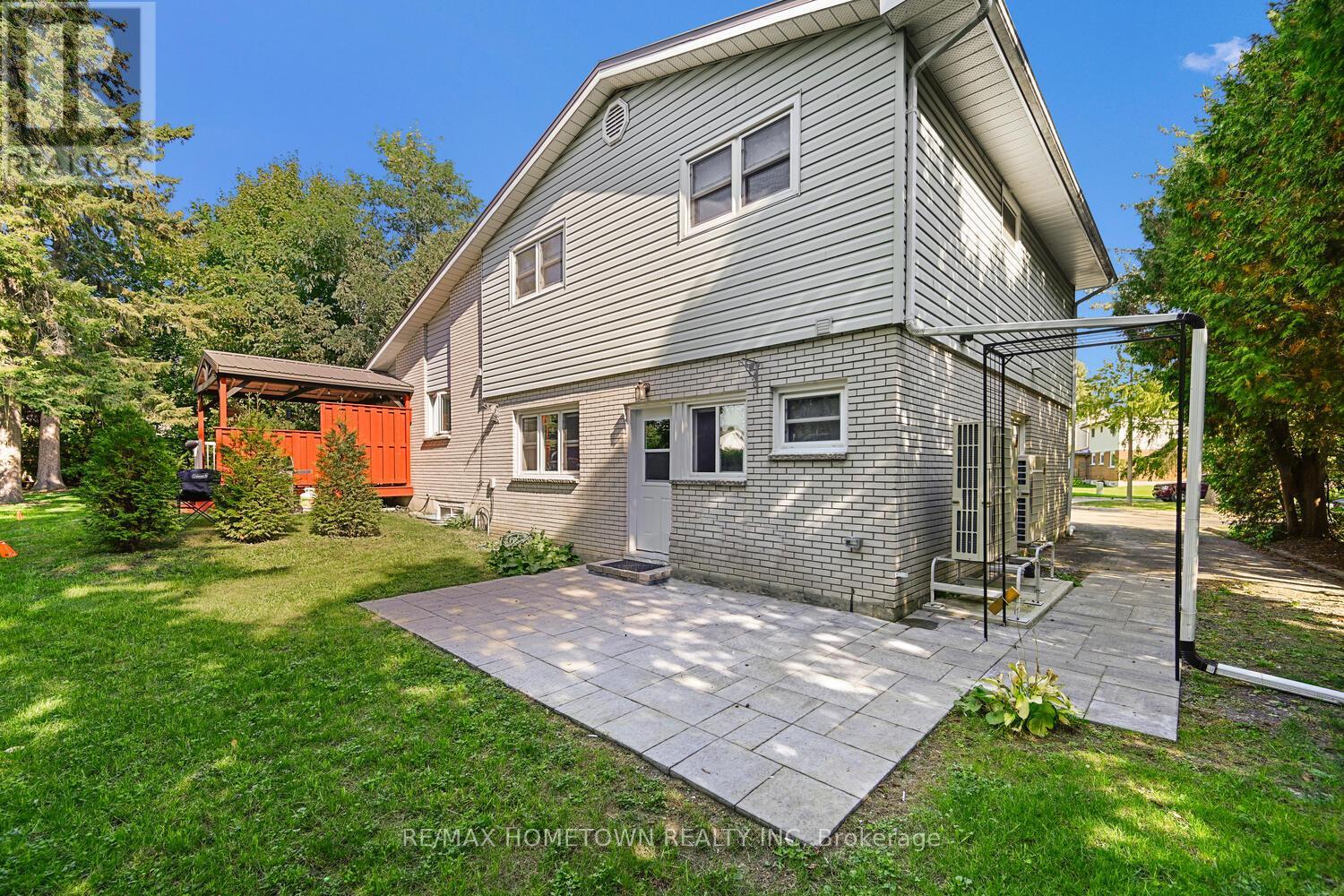 6 Maplewood Circle Property Photo 2