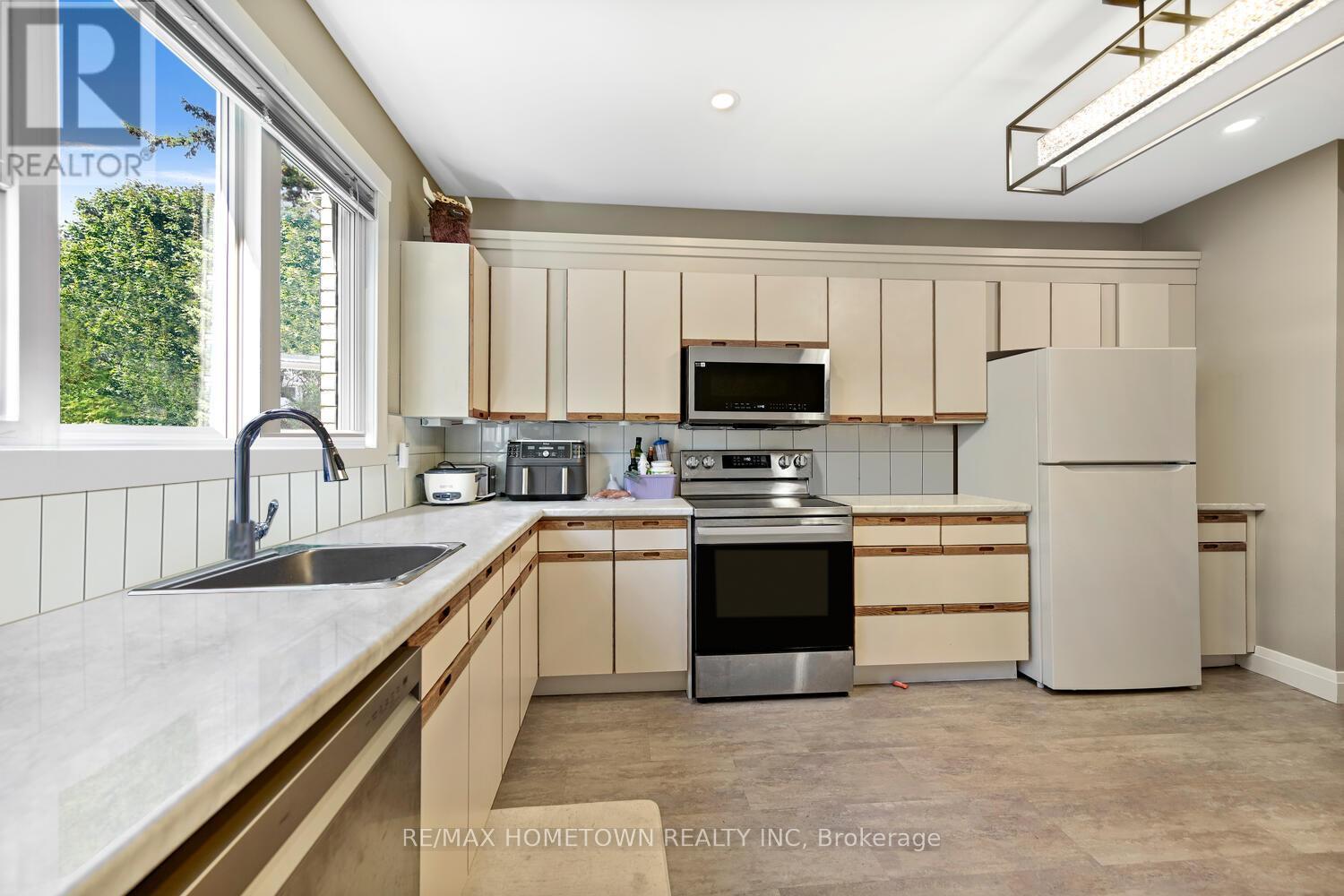 6 Maplewood Circle Property Photo 6