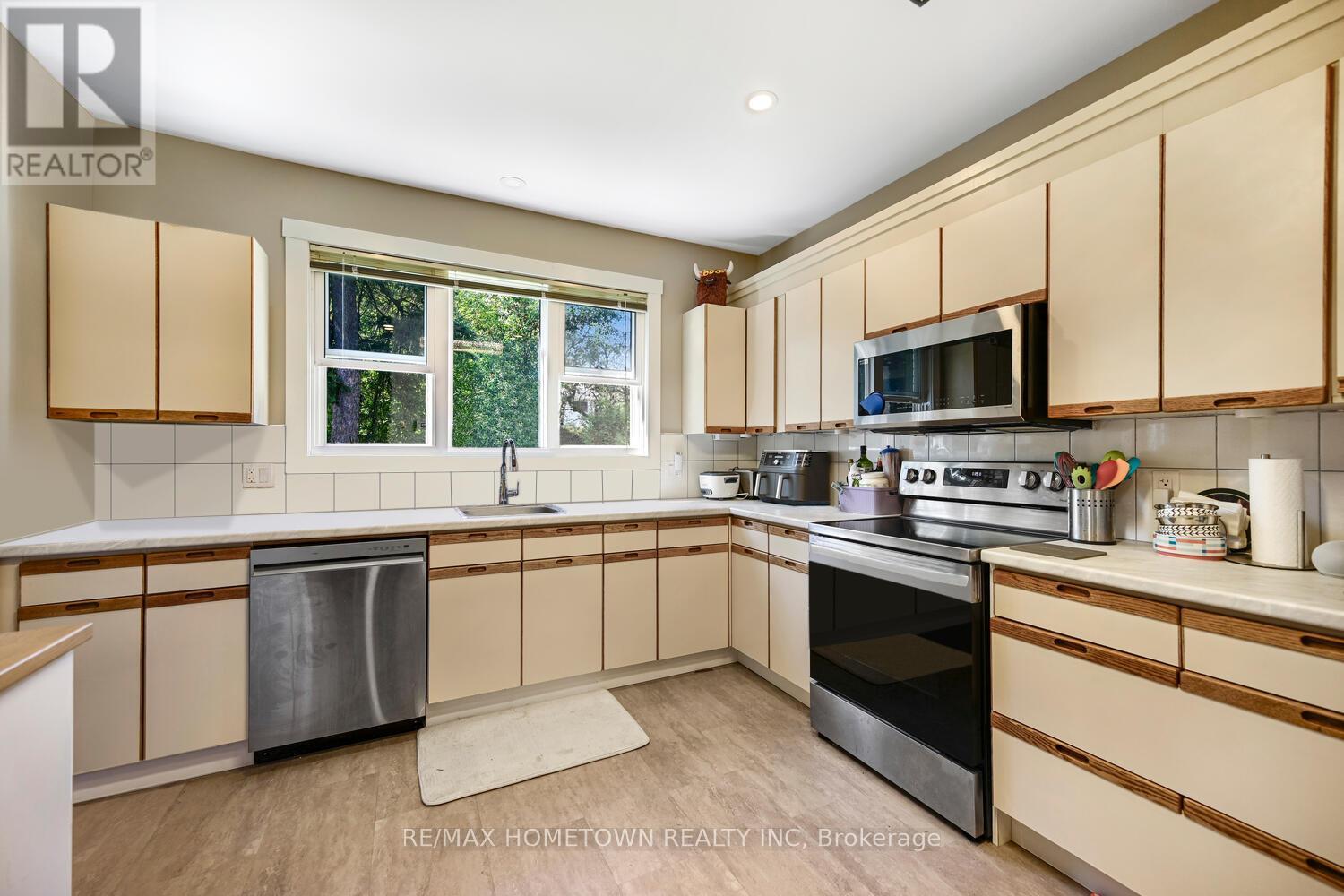 6 Maplewood Circle Property Photo 7