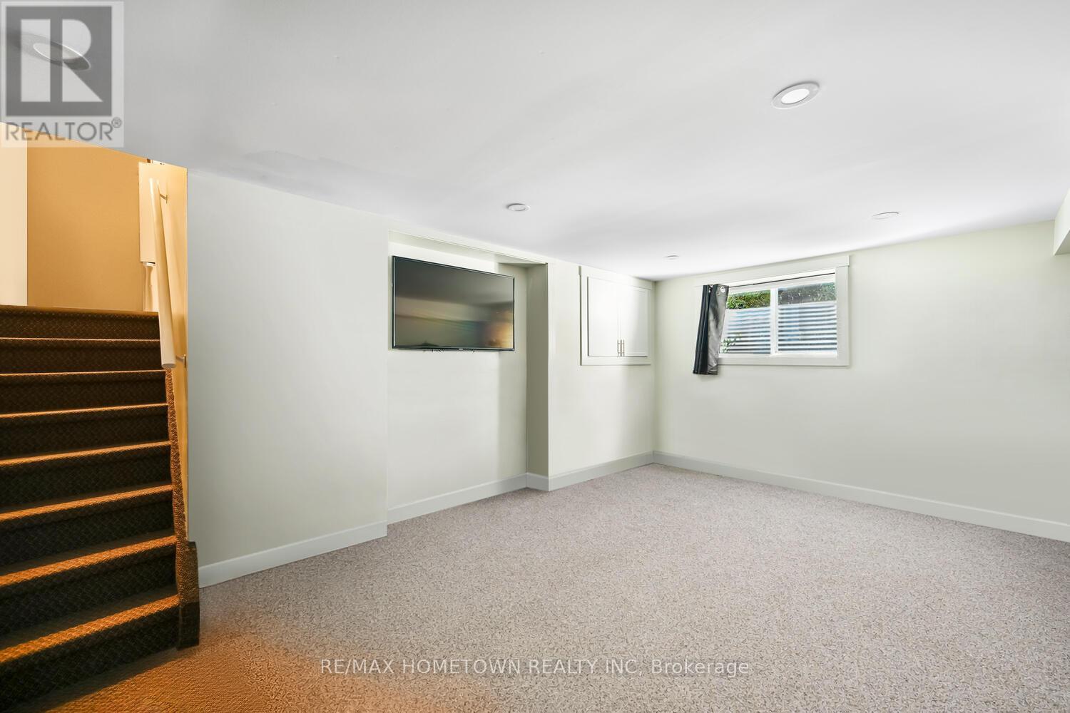 6 Maplewood Circle Property Photo 8