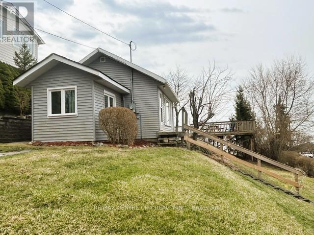 49225 Blair , R. R. 2 Drive Property Photo 3