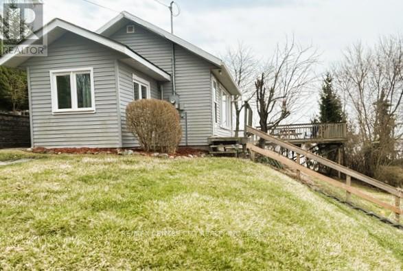 49225 Blair , R. R. 2 Drive Property Photo 4