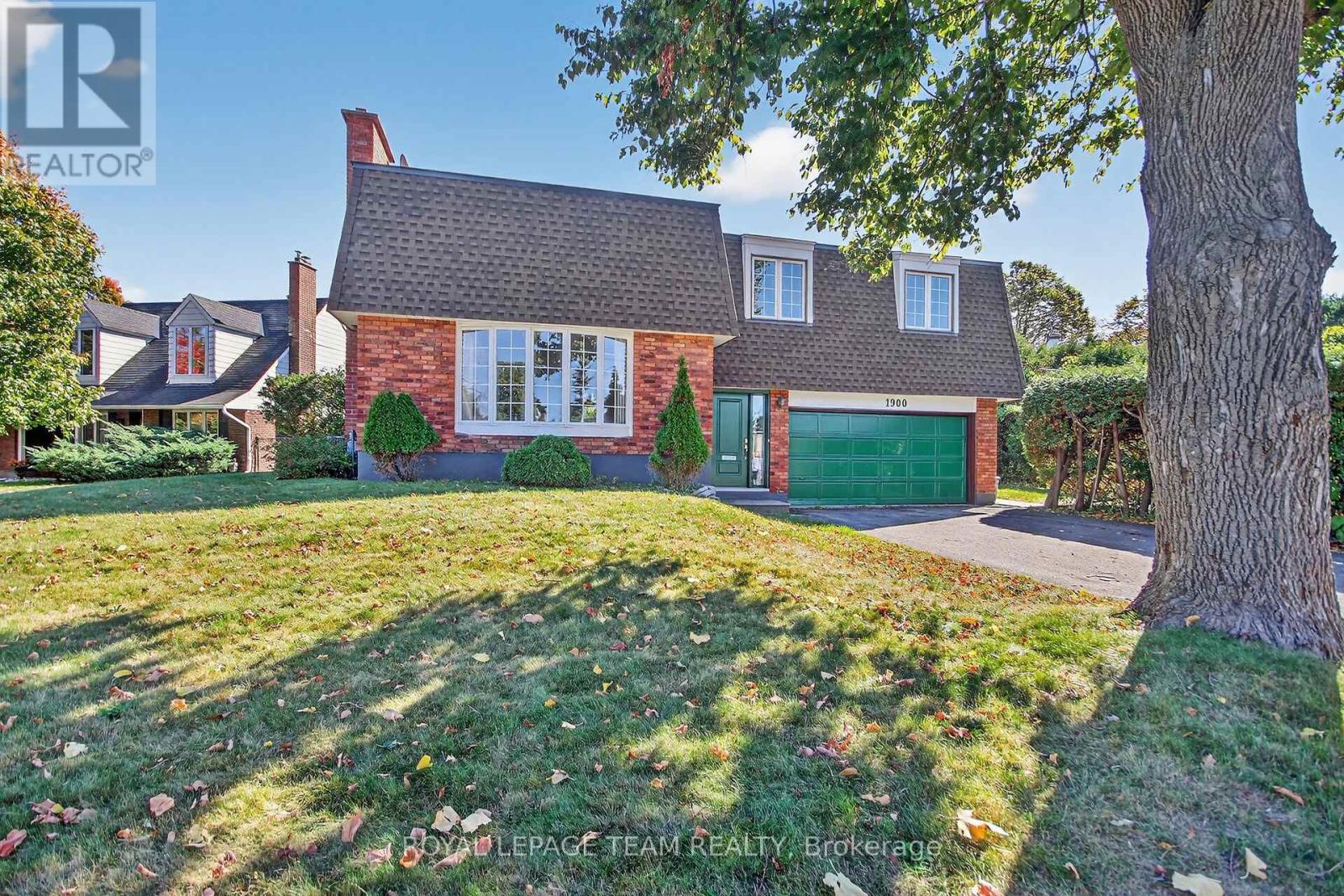 1900 Southampton Court Property Photo 2