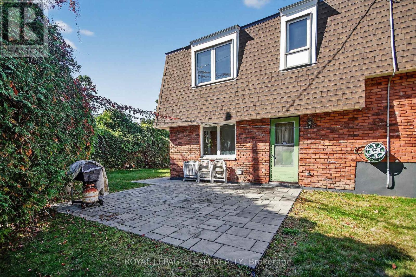 1900 Southampton Court Property Photo 4