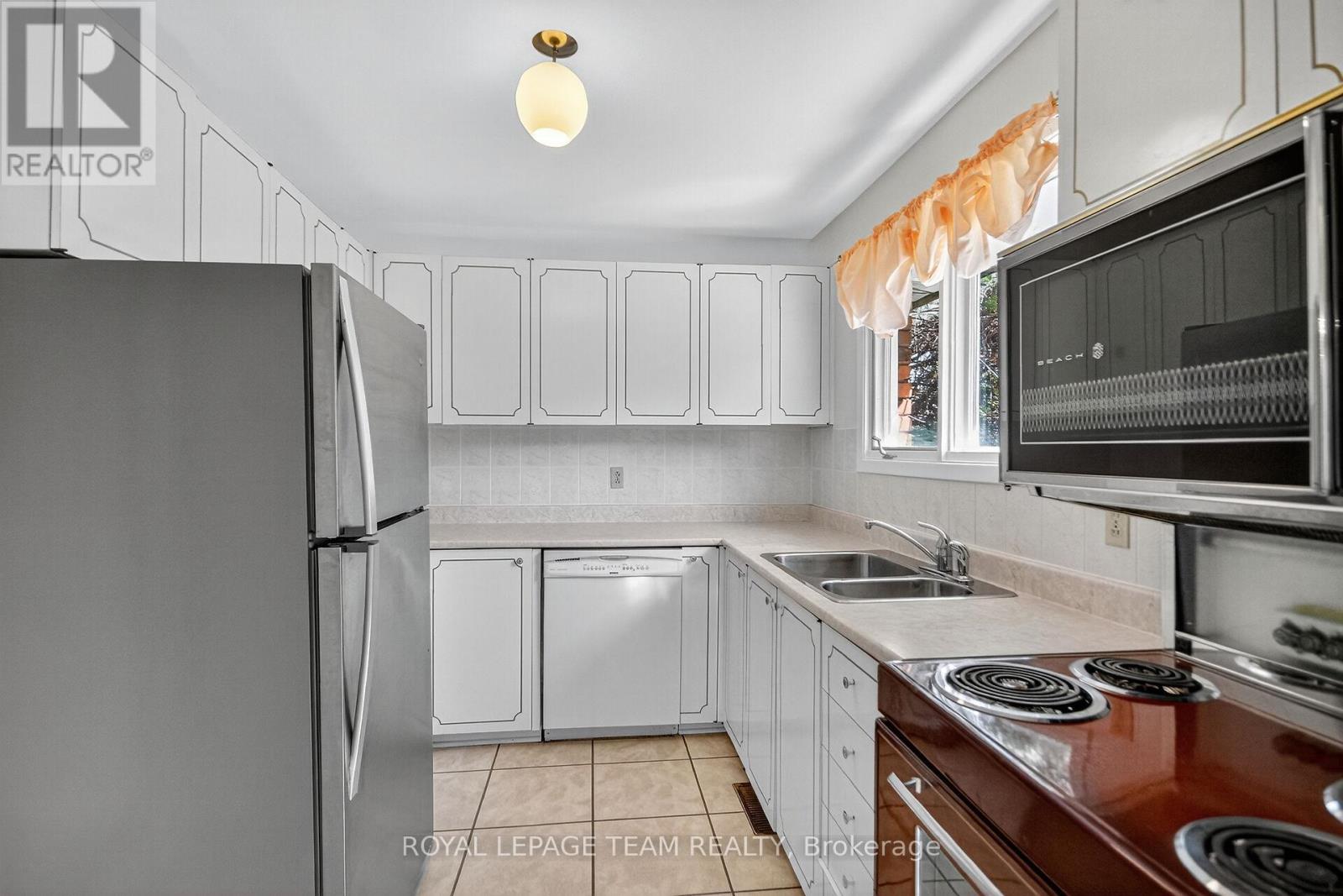 1900 Southampton Court Property Photo 15