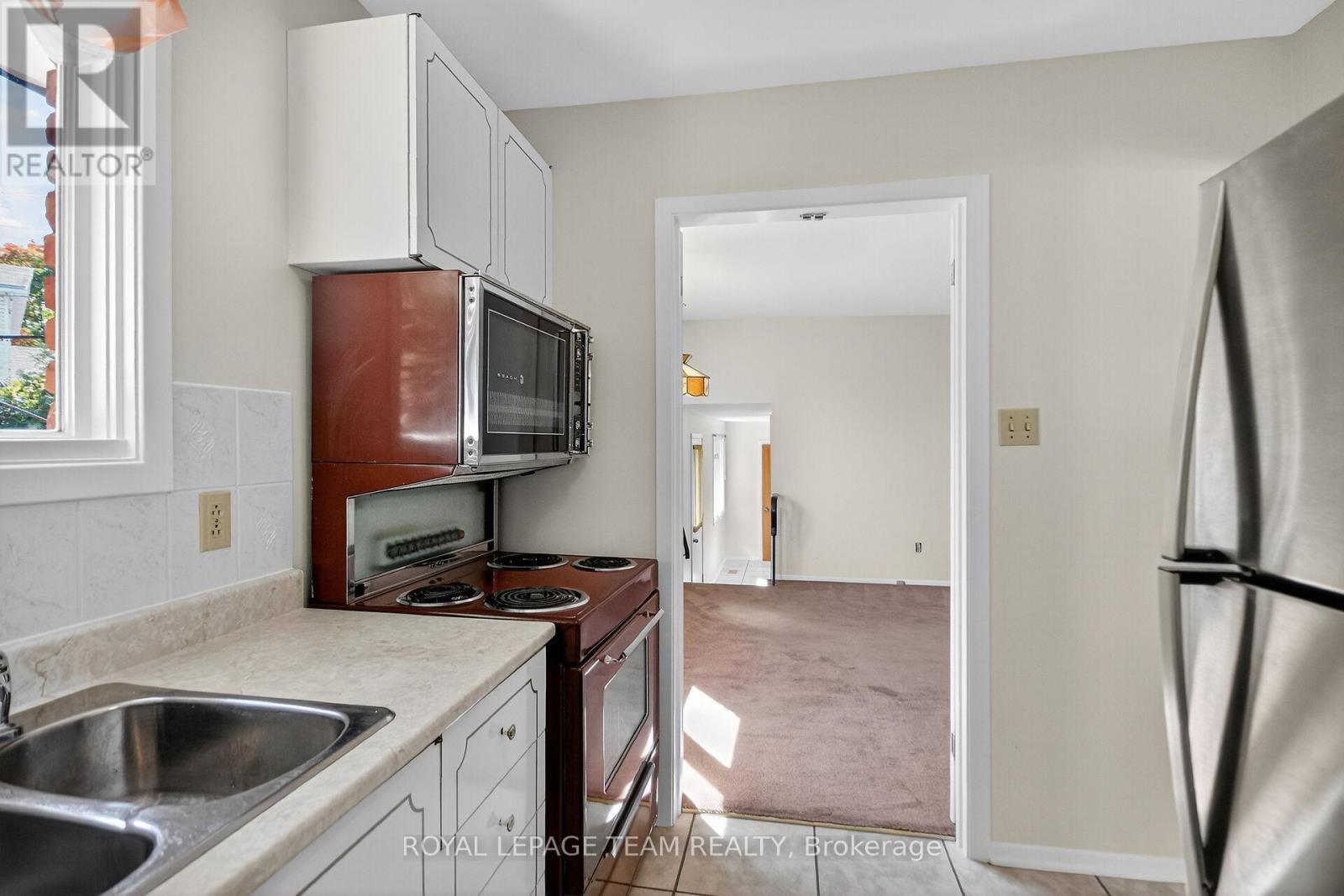 1900 Southampton Court Property Photo 16