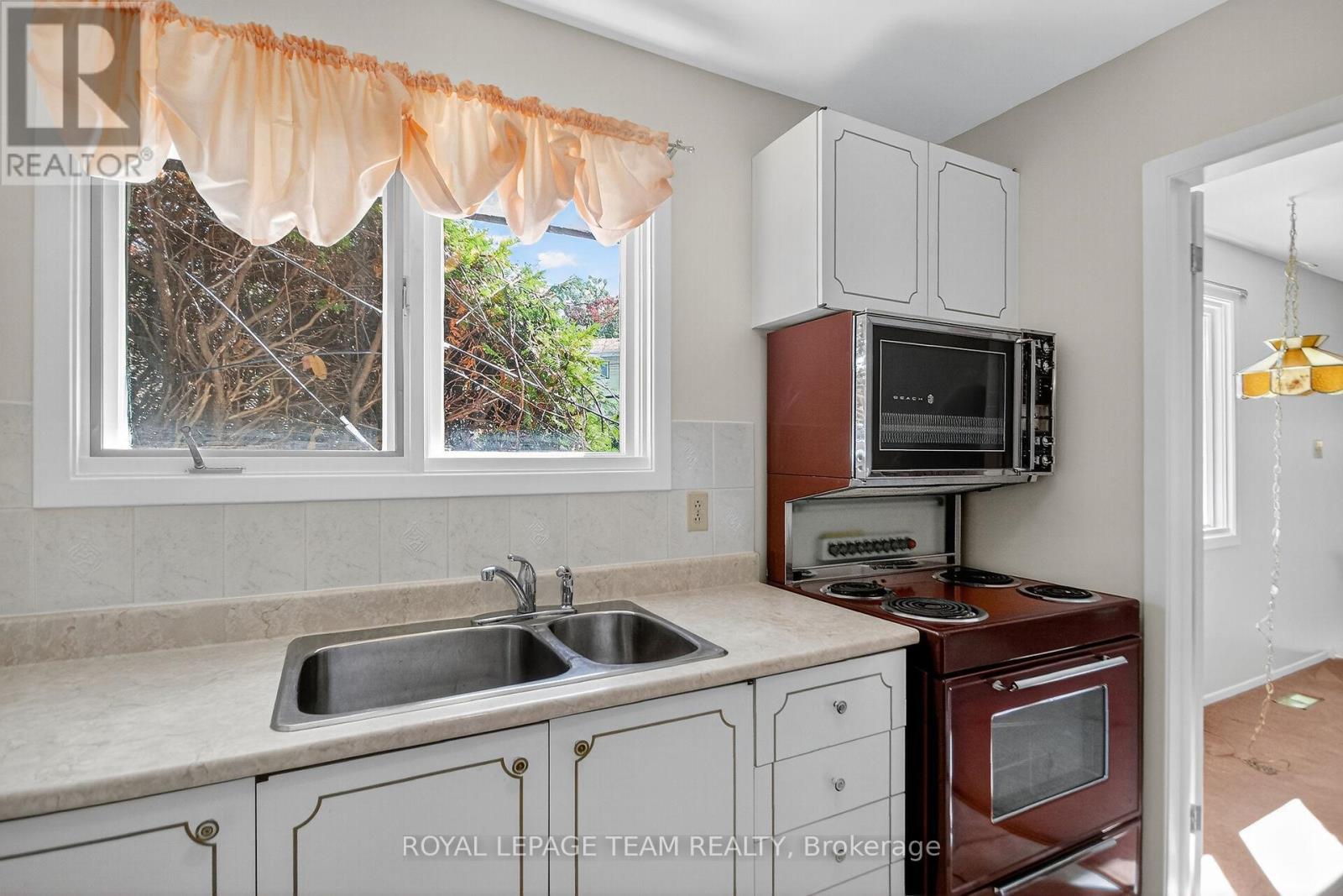 1900 Southampton Court Property Photo 17