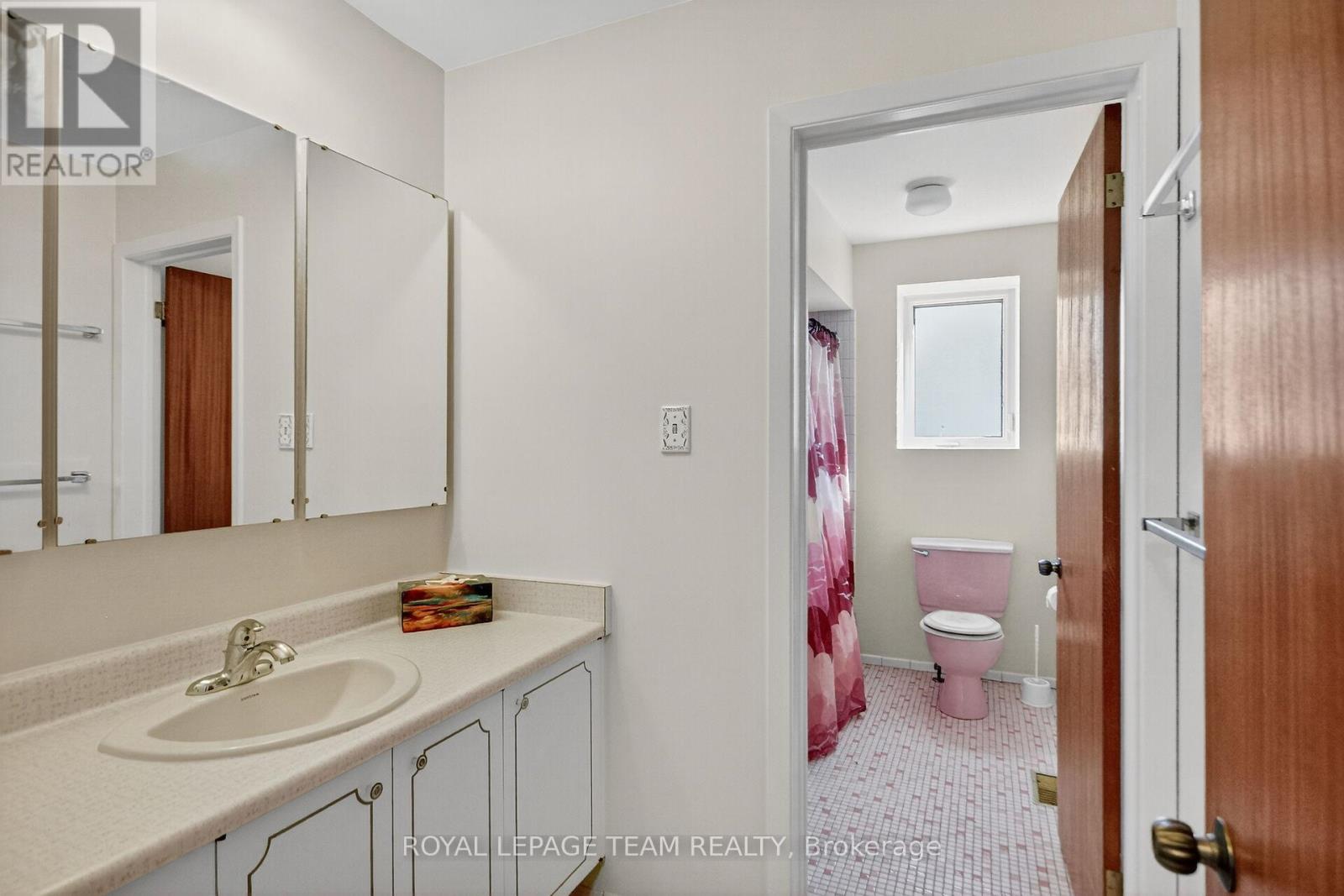 1900 Southampton Court Property Photo 28