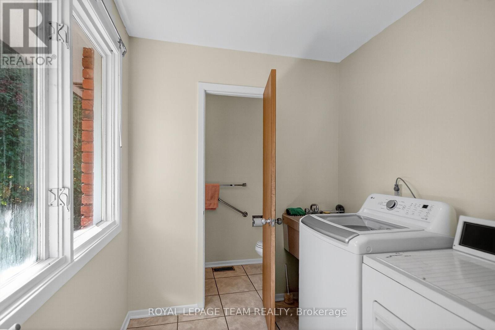 1900 Southampton Court Property Photo 29