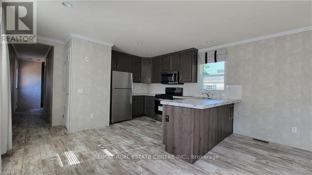 24 Macpherson Crescent Property Photo 9