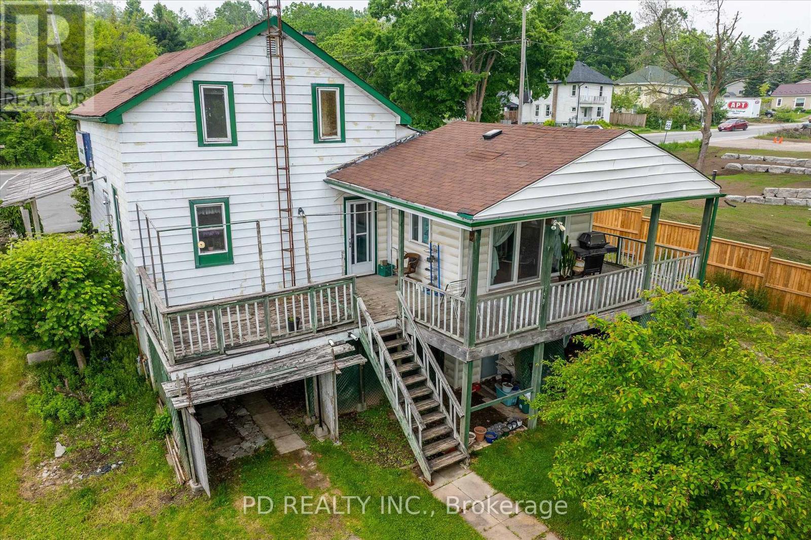 2449 Queen Mary Street Property Photo 15
