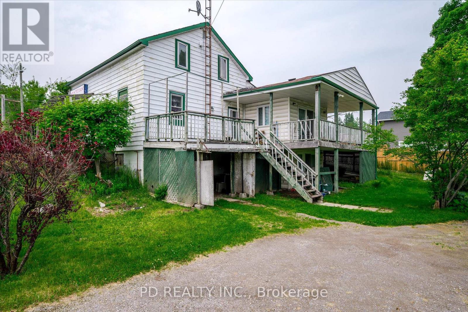 2449 Queen Mary Street Property Photo 16
