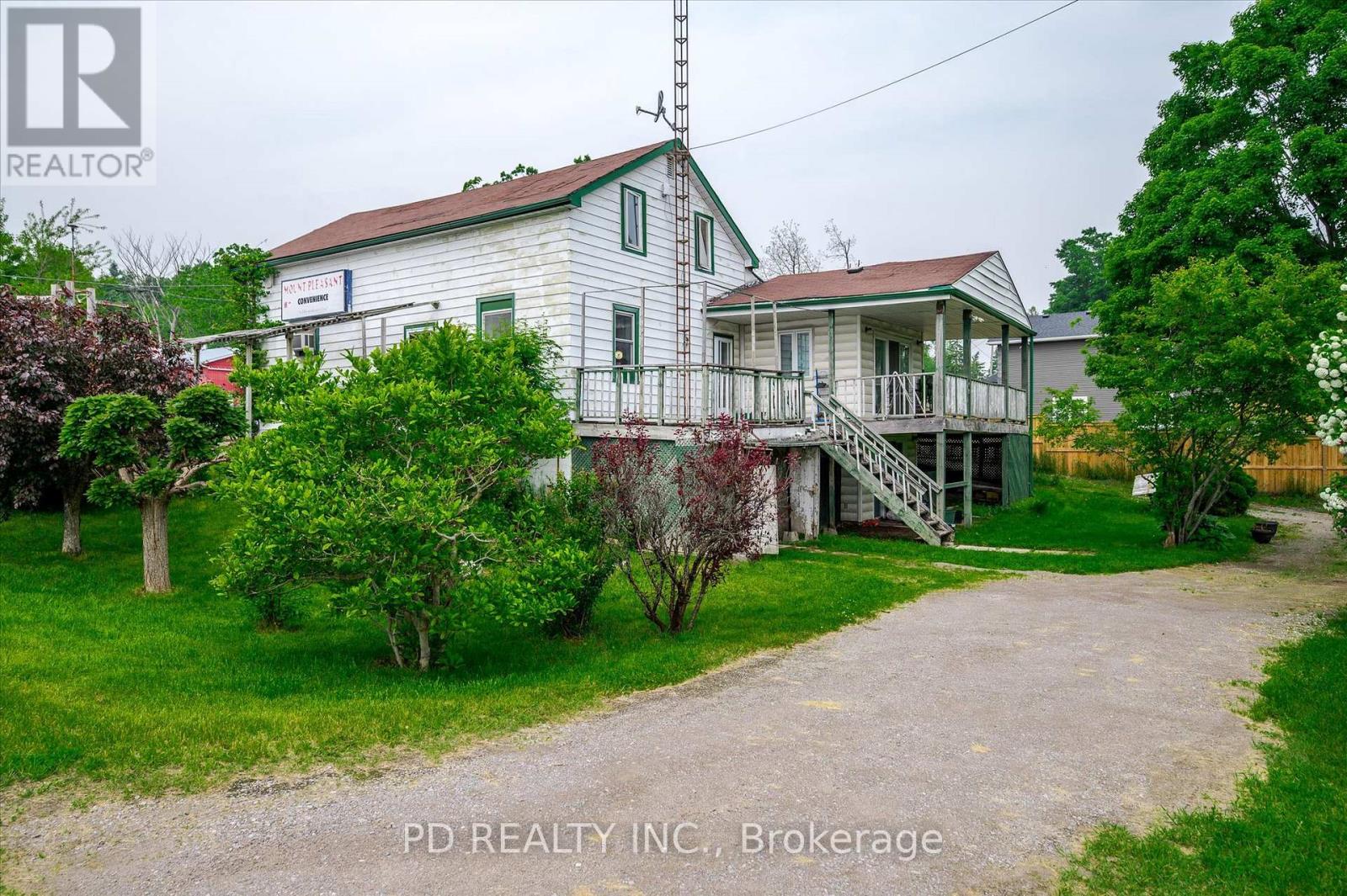 2449 Queen Mary Street Property Photo 17