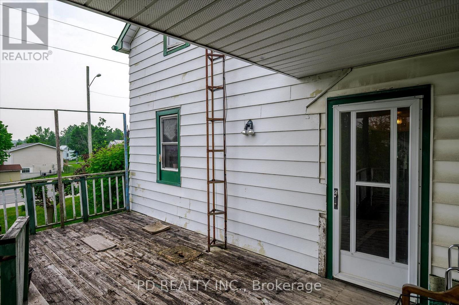 2449 Queen Mary Street Property Photo 18