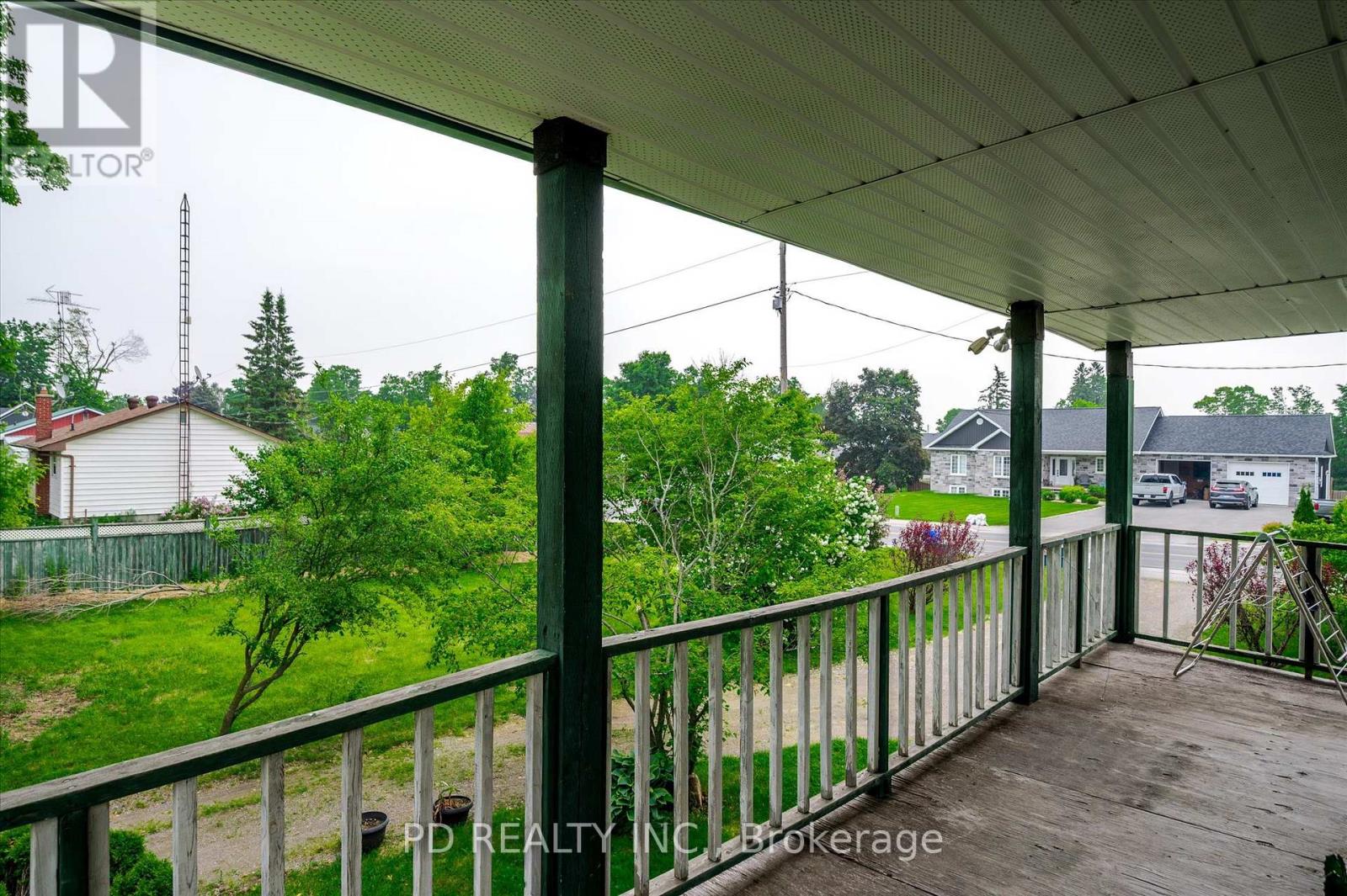 2449 Queen Mary Street Property Photo 21