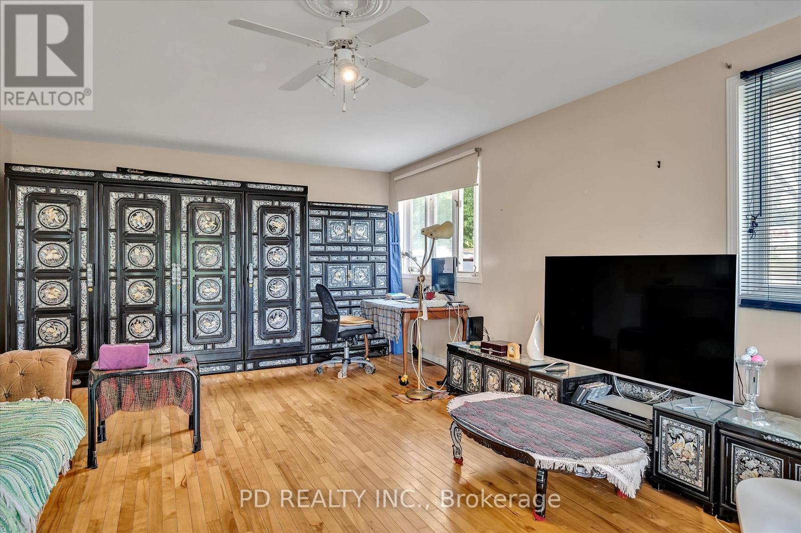 2449 Queen Mary Street Property Photo 30