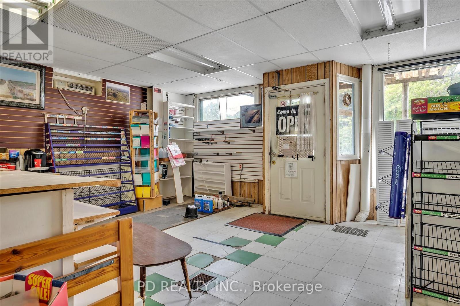 2449 Queen Mary Street Property Photo 31