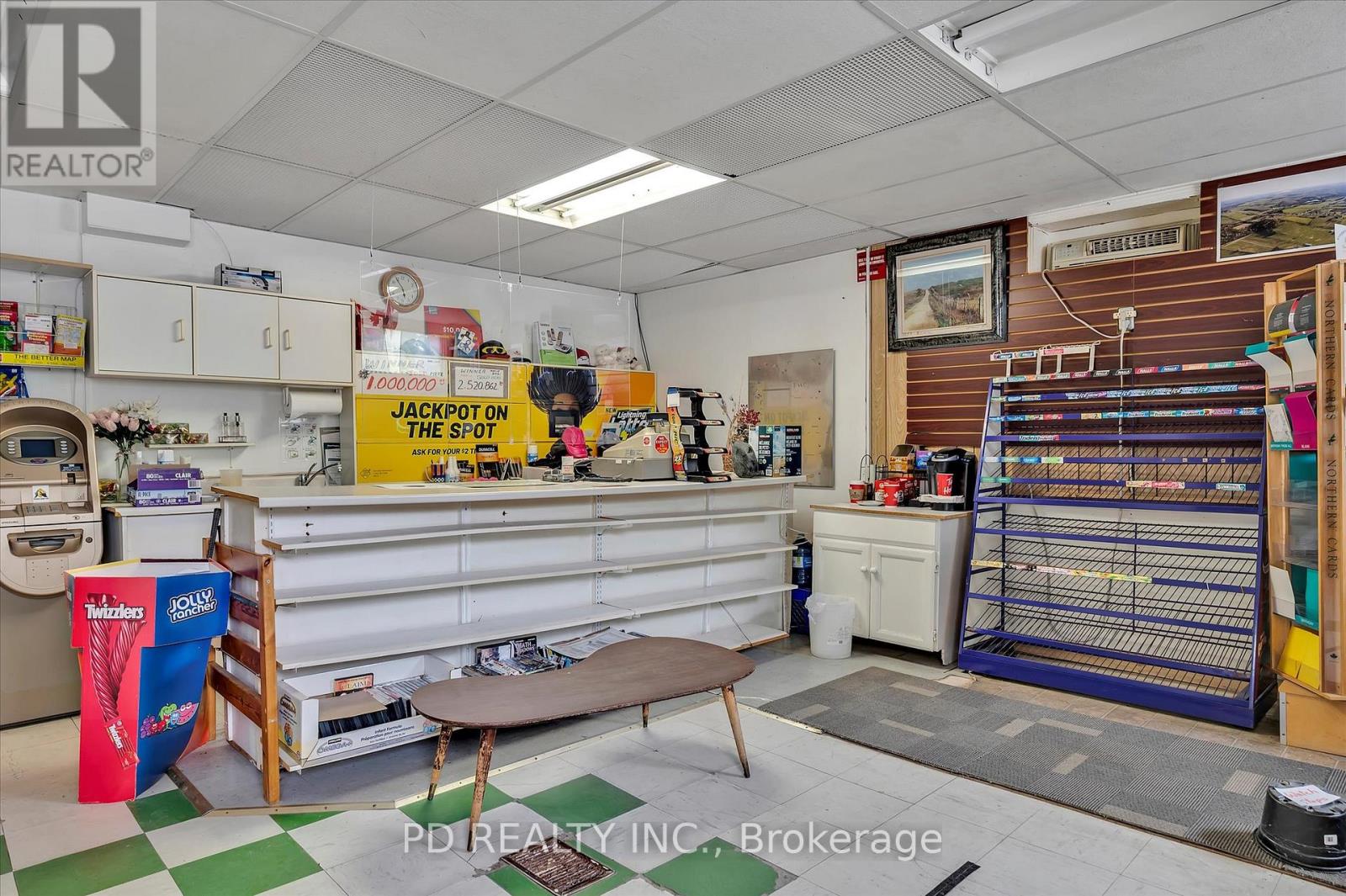 2449 Queen Mary Street Property Photo 32