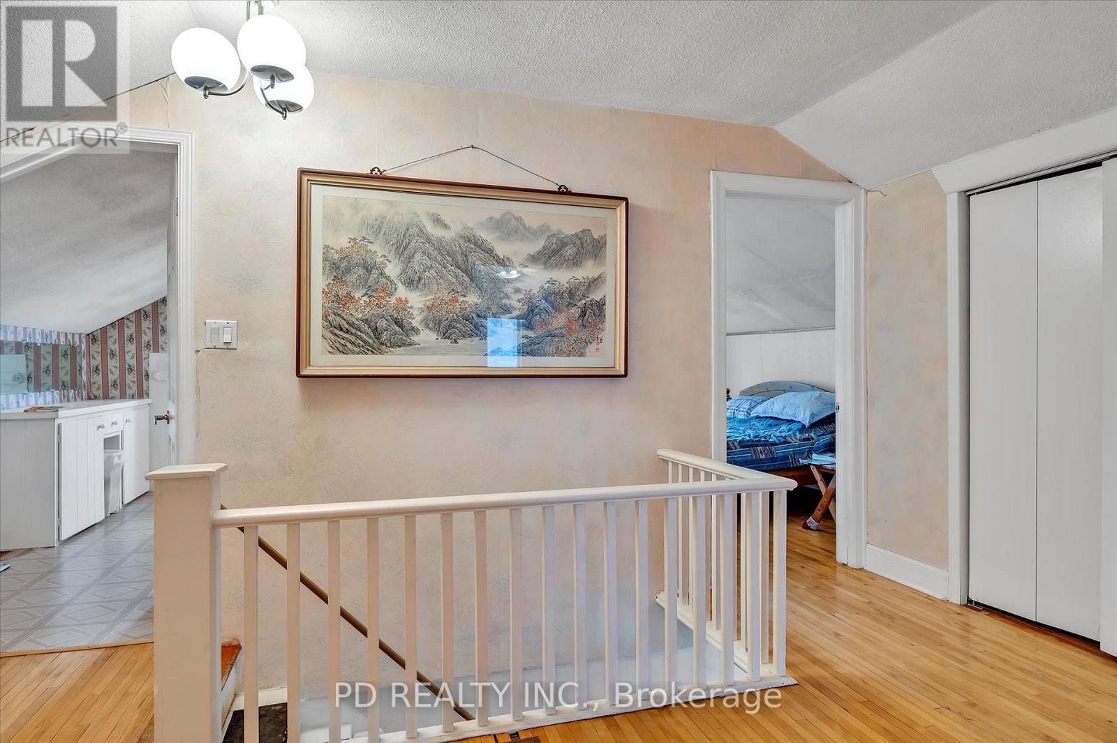 2449 Queen Mary Street Property Photo 36
