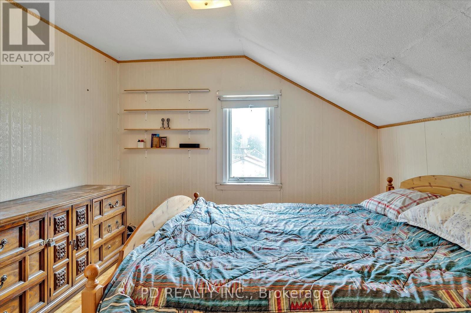 2449 Queen Mary Street Property Photo 37