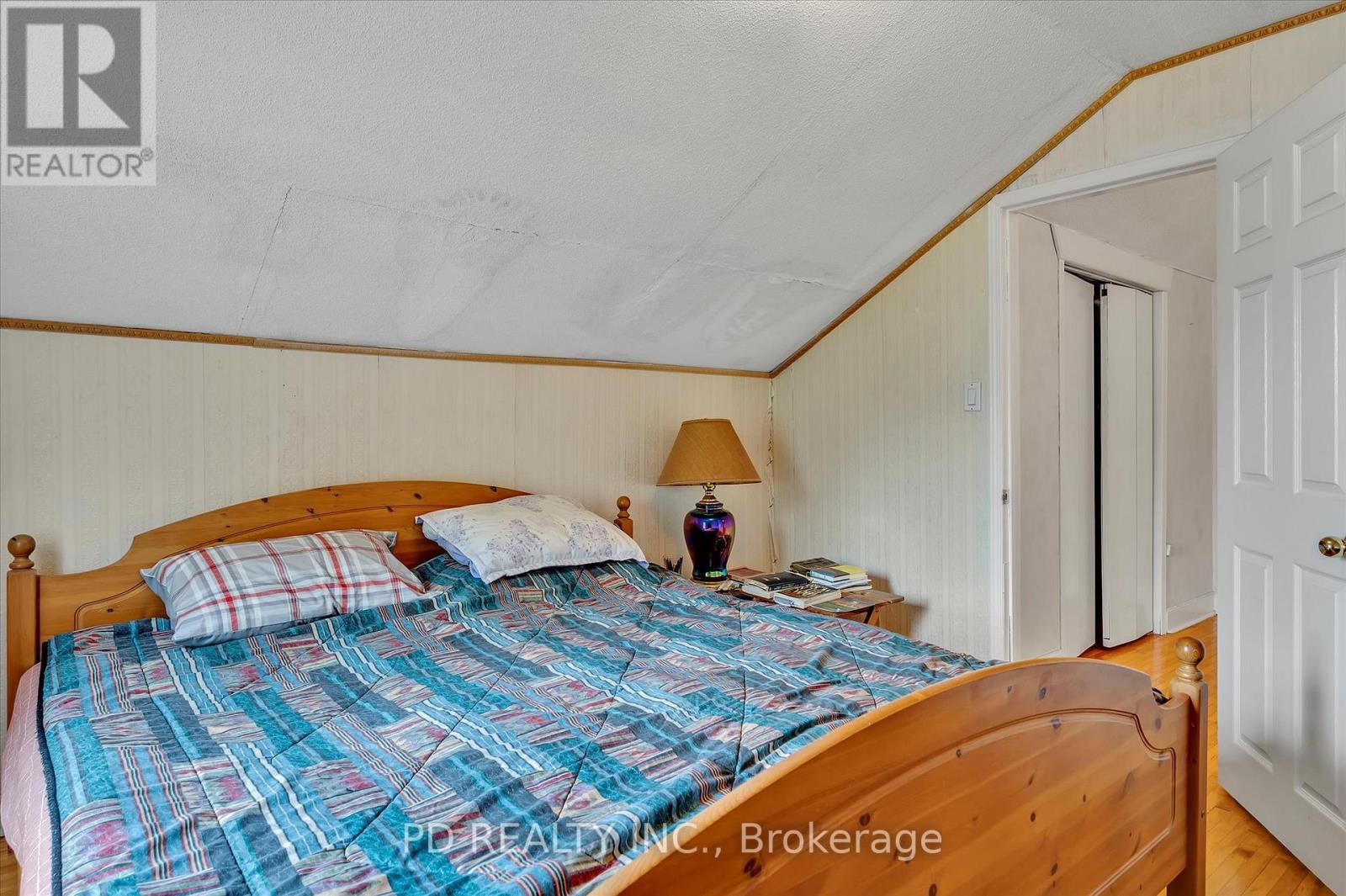 2449 Queen Mary Street Property Photo 38