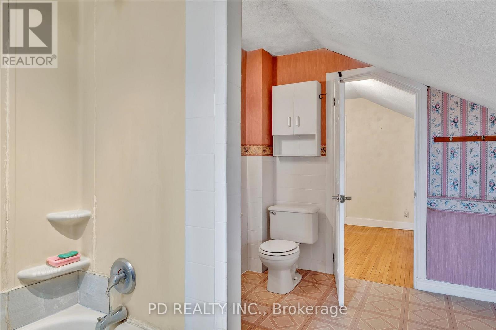 2449 Queen Mary Street Property Photo 41