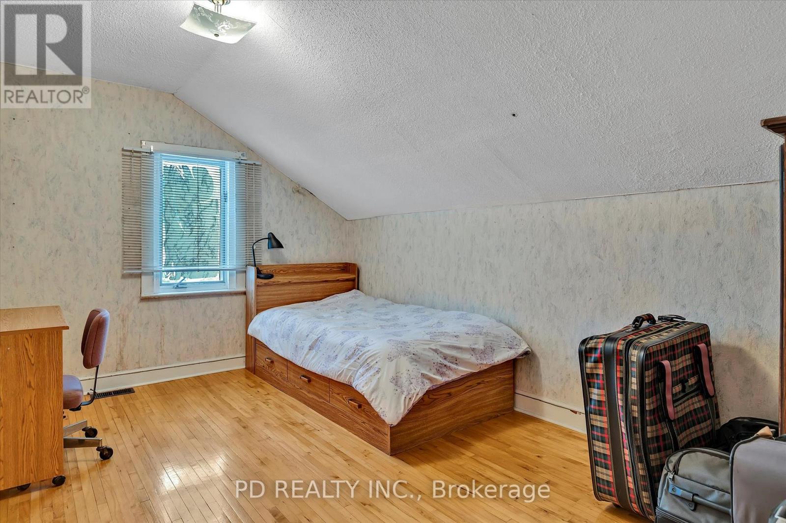 2449 Queen Mary Street Property Photo 42