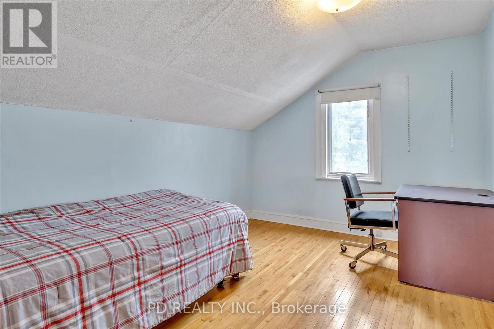 2449 Queen Mary Street Property Photo 44