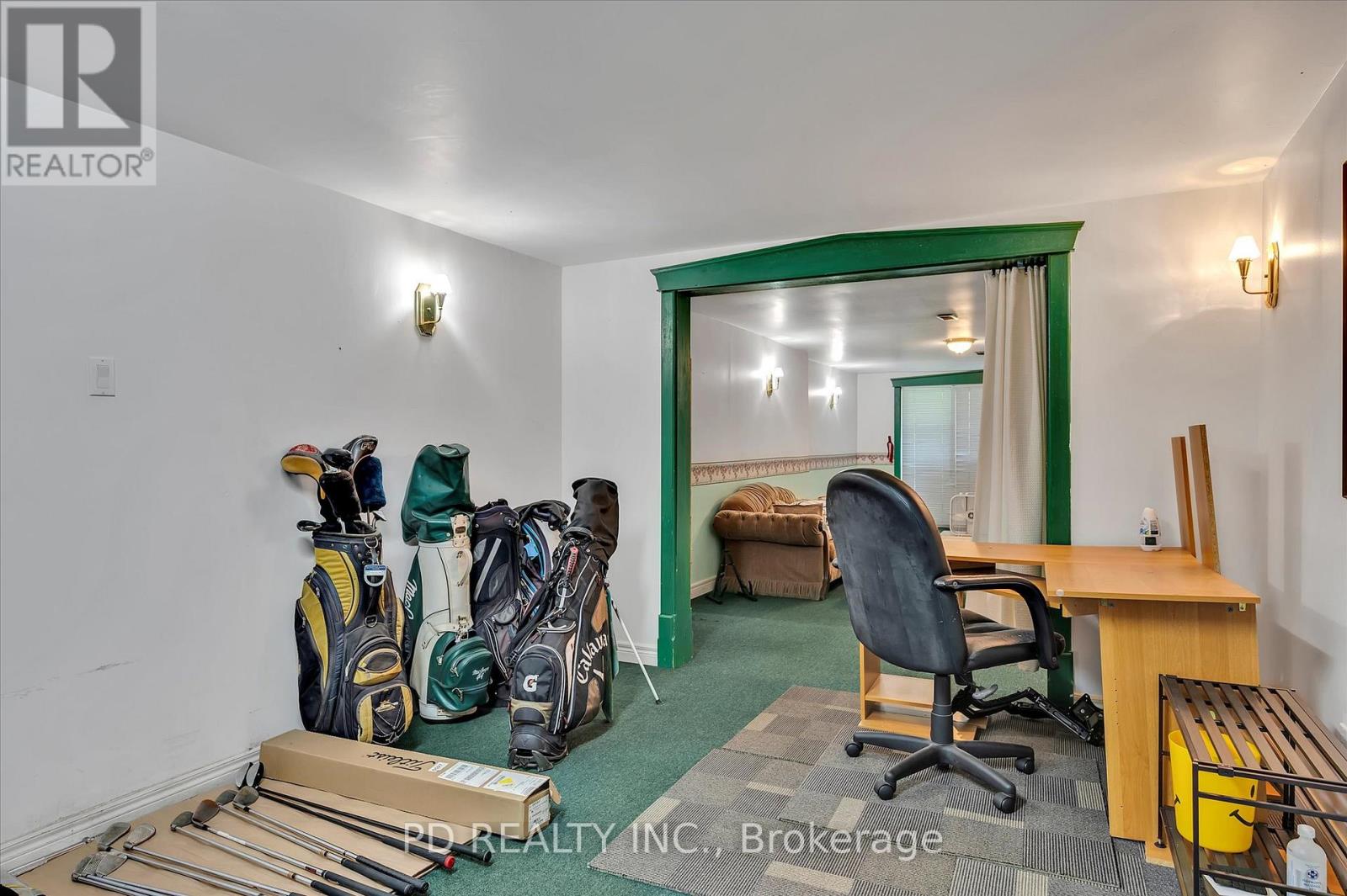 2449 Queen Mary Street Property Photo 45