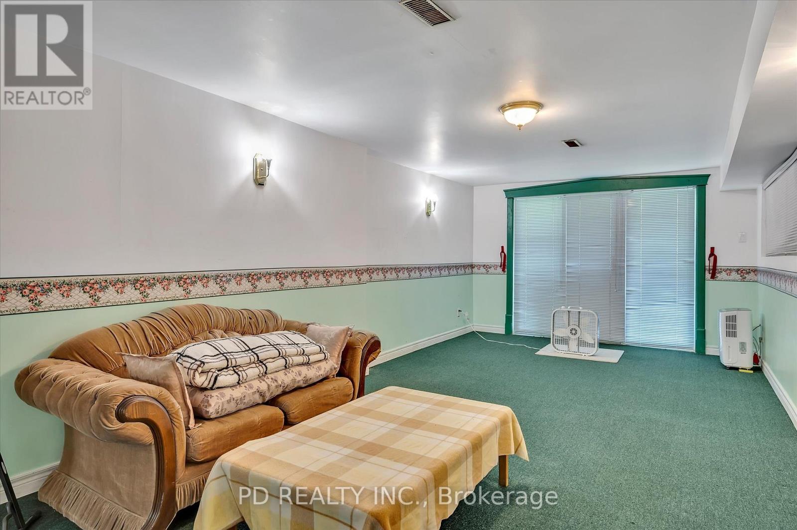 2449 Queen Mary Street Property Photo 46