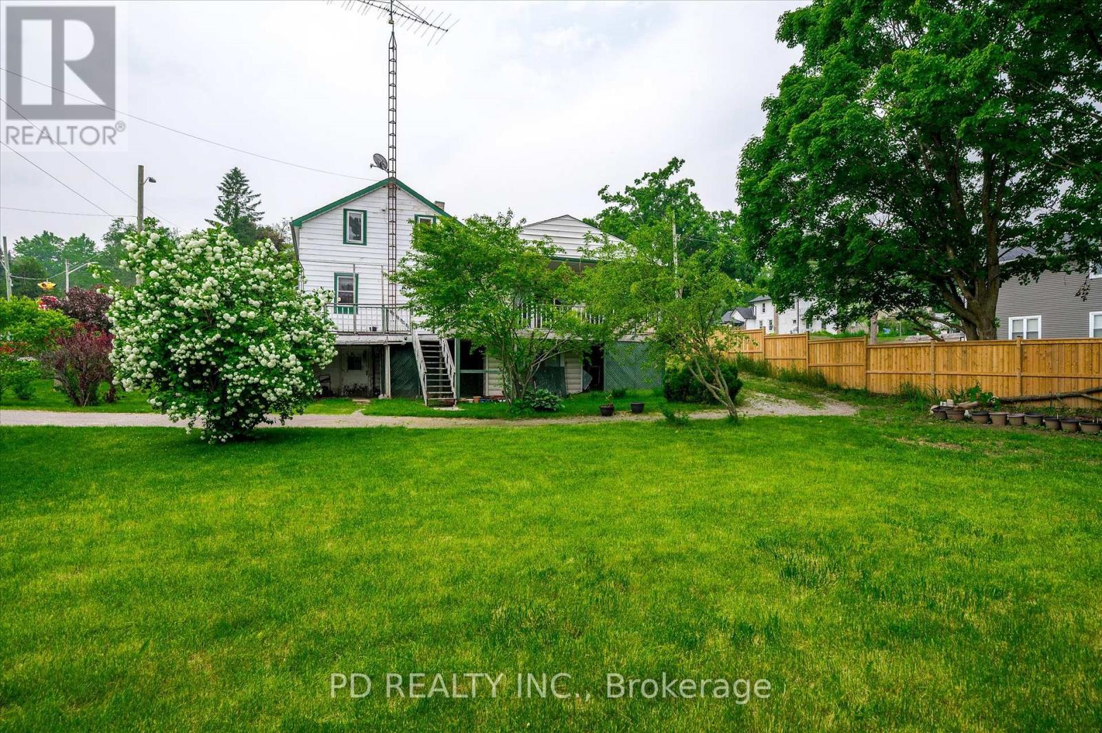 2449 Queen Mary Street Property Photo 48