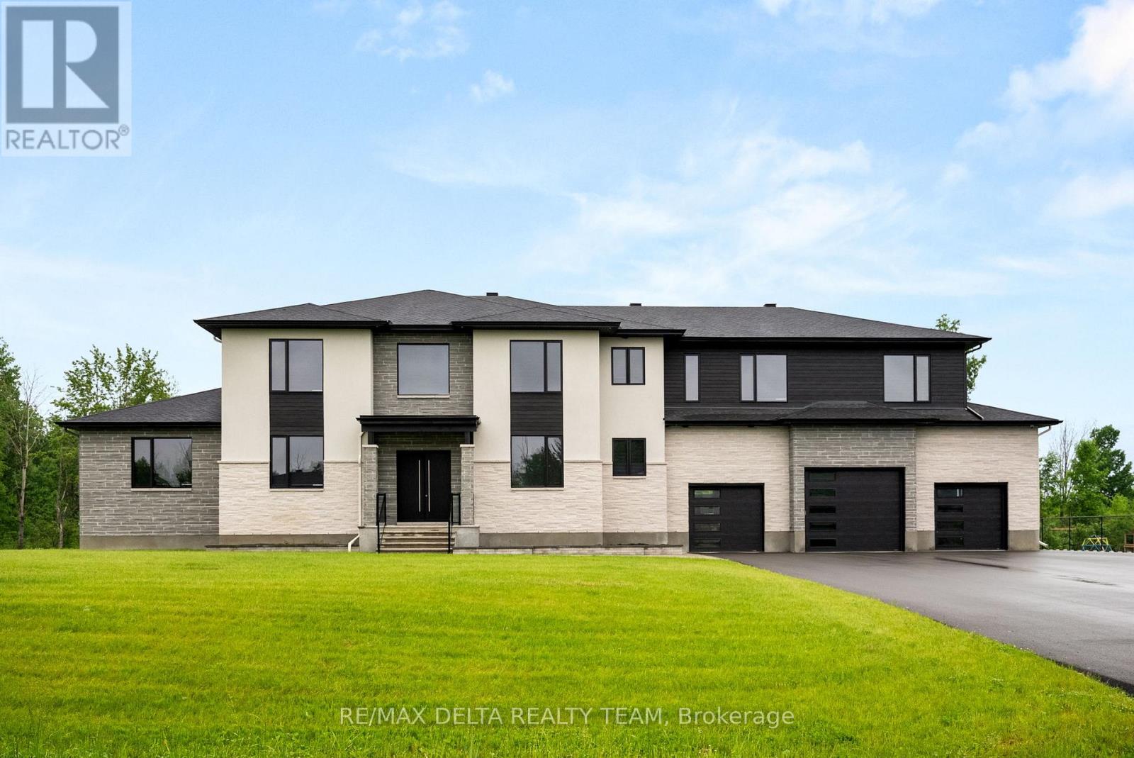 663 Ballycastle Crescent Property Photo 1