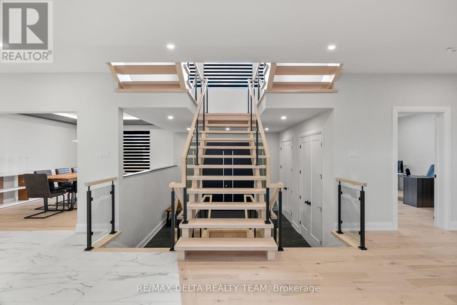 663 Ballycastle Crescent Property Photo 3