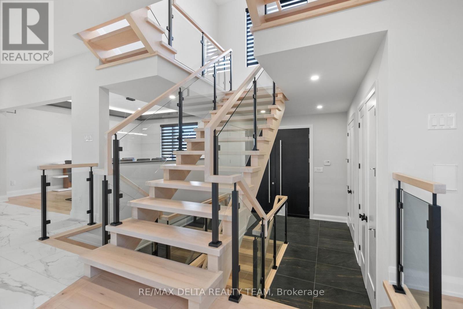 663 Ballycastle Crescent Property Photo 4