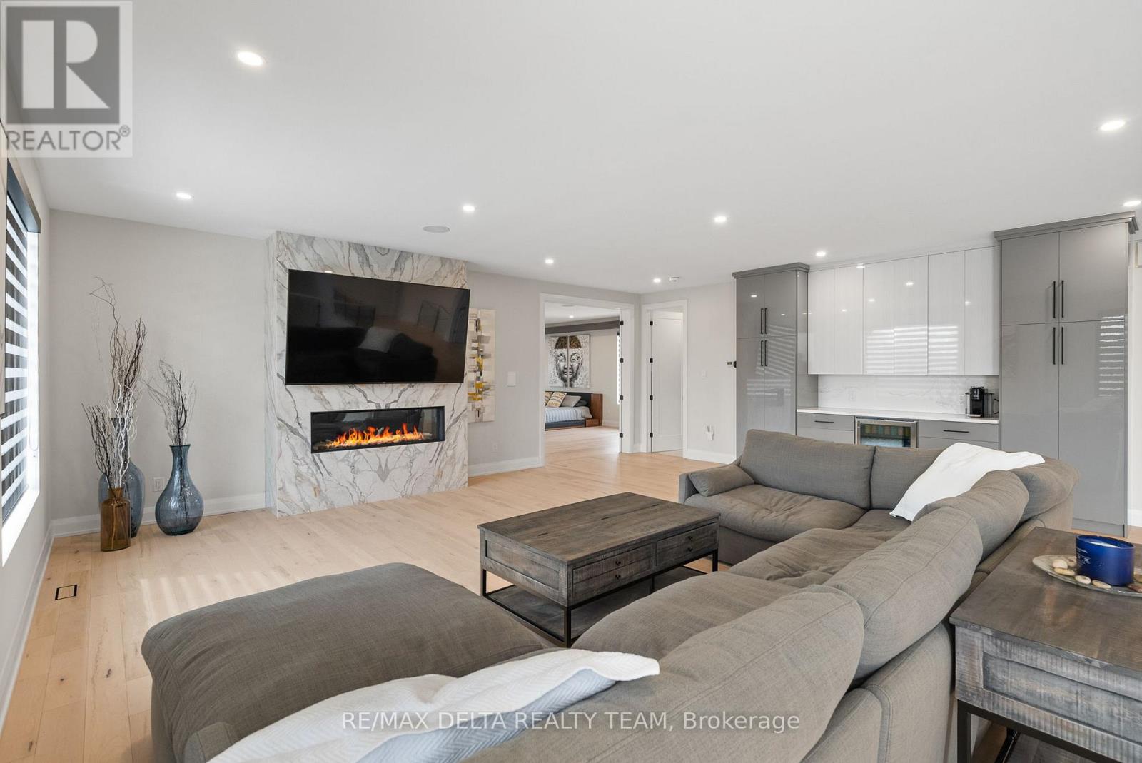 663 Ballycastle Crescent Property Photo 28