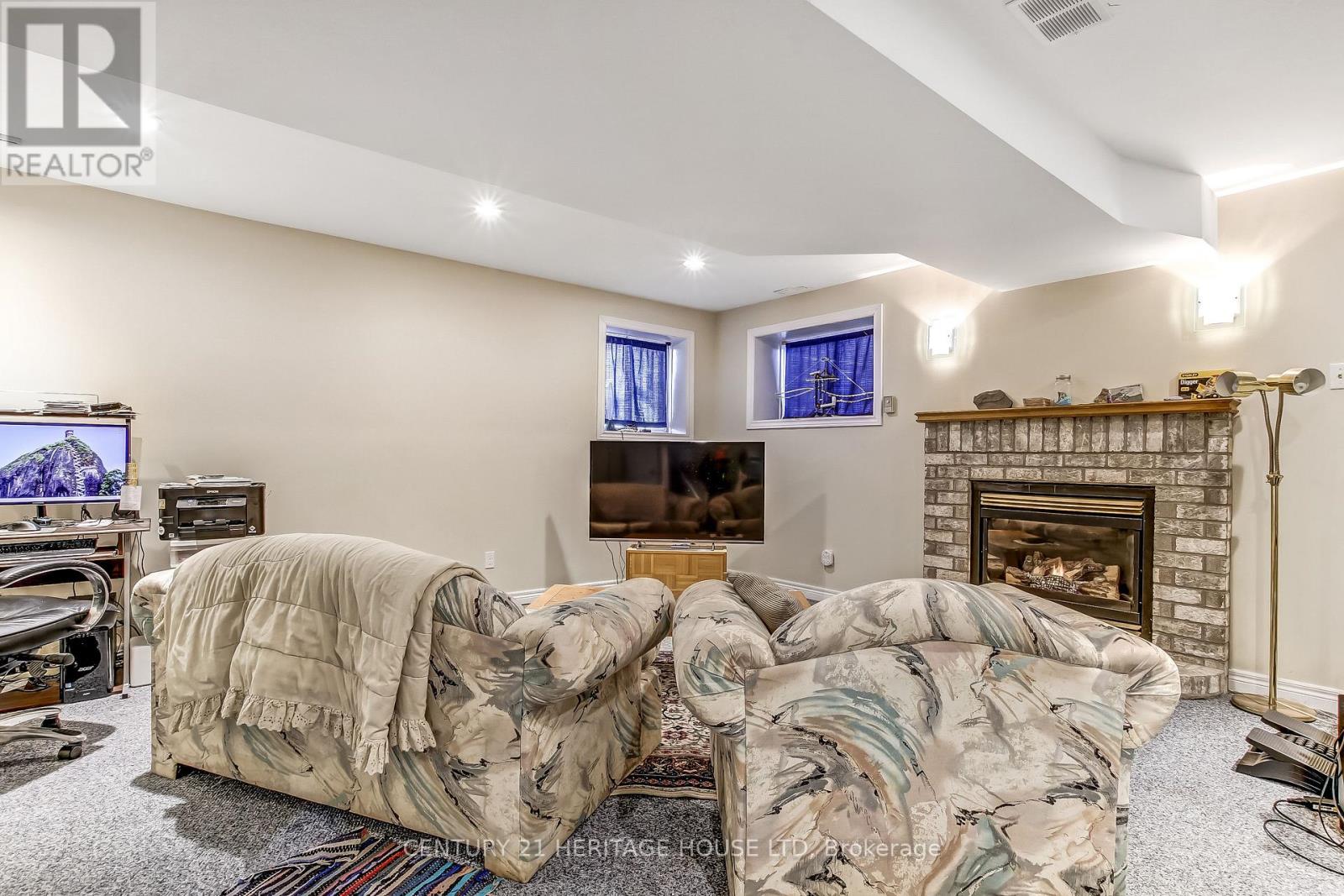 18 Hickory Boulevard W Property Photo 13
