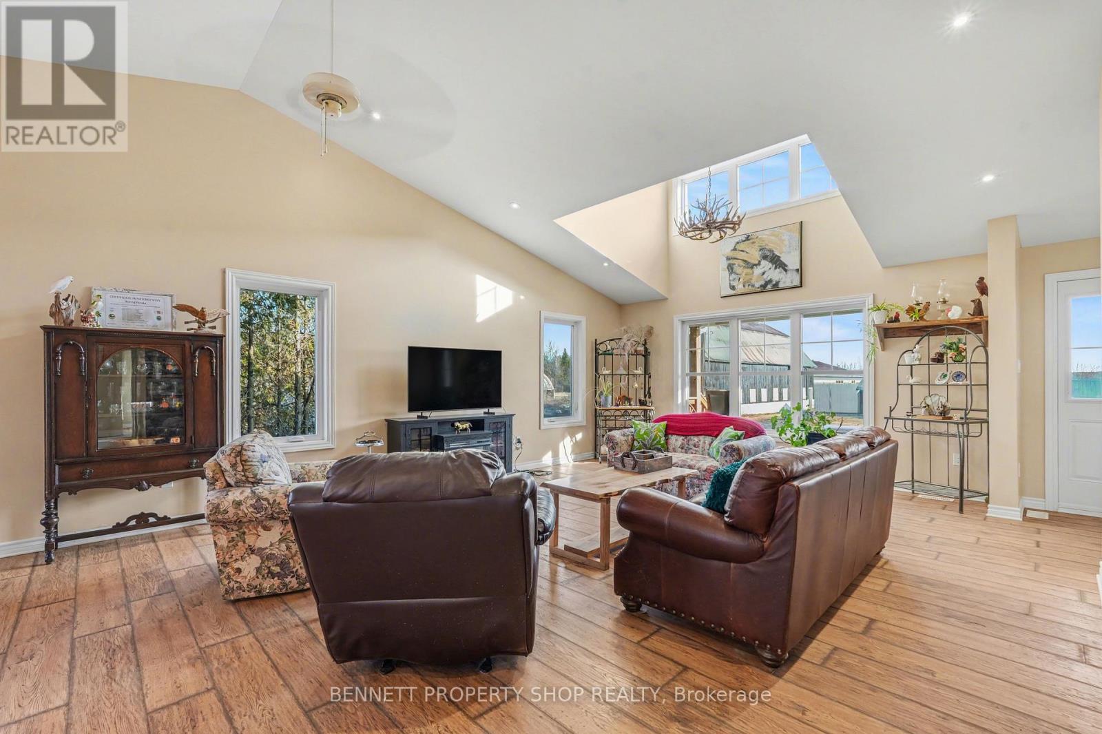 7261 Third Line Road S Property Photo 5