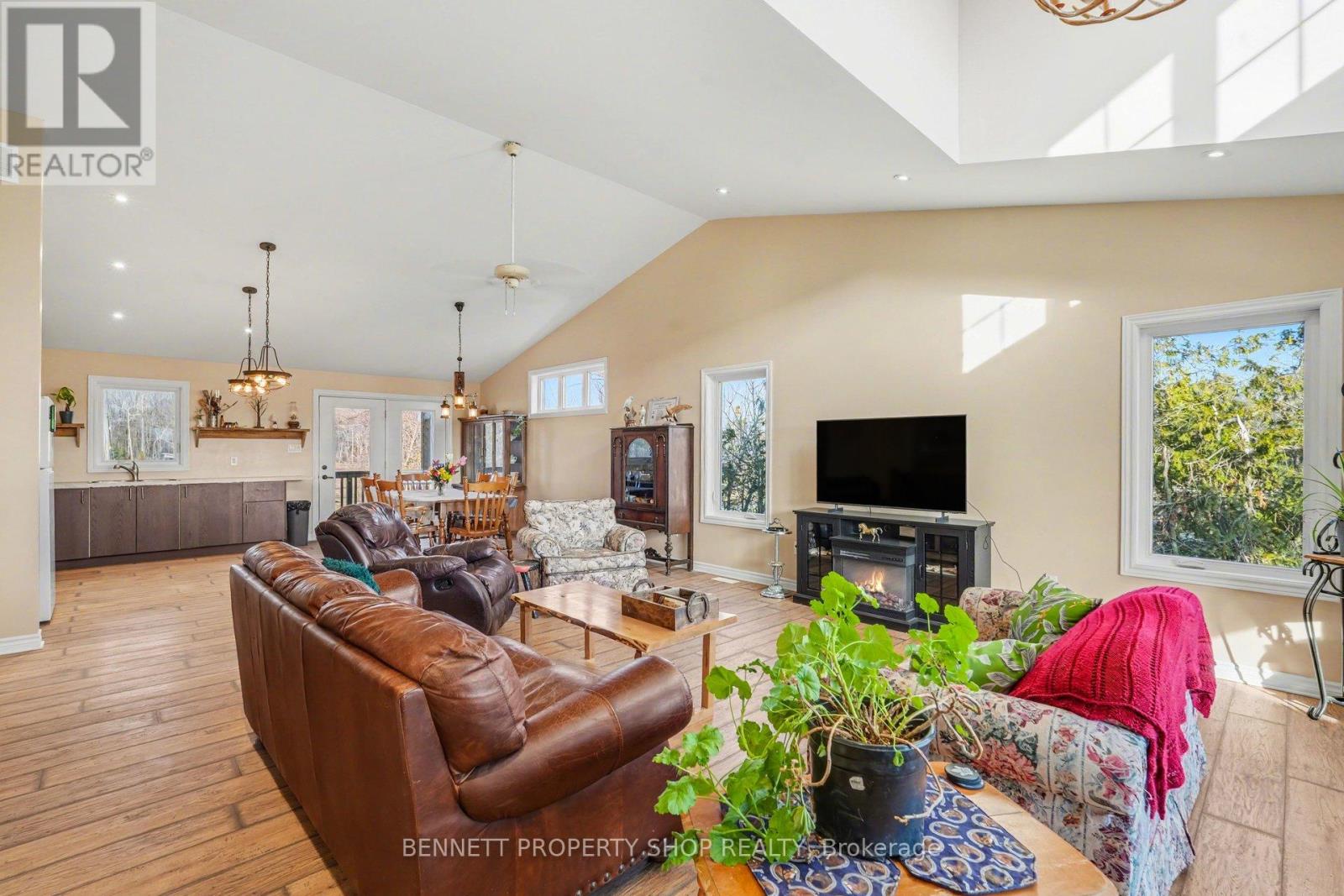 7261 Third Line Road S Property Photo 6