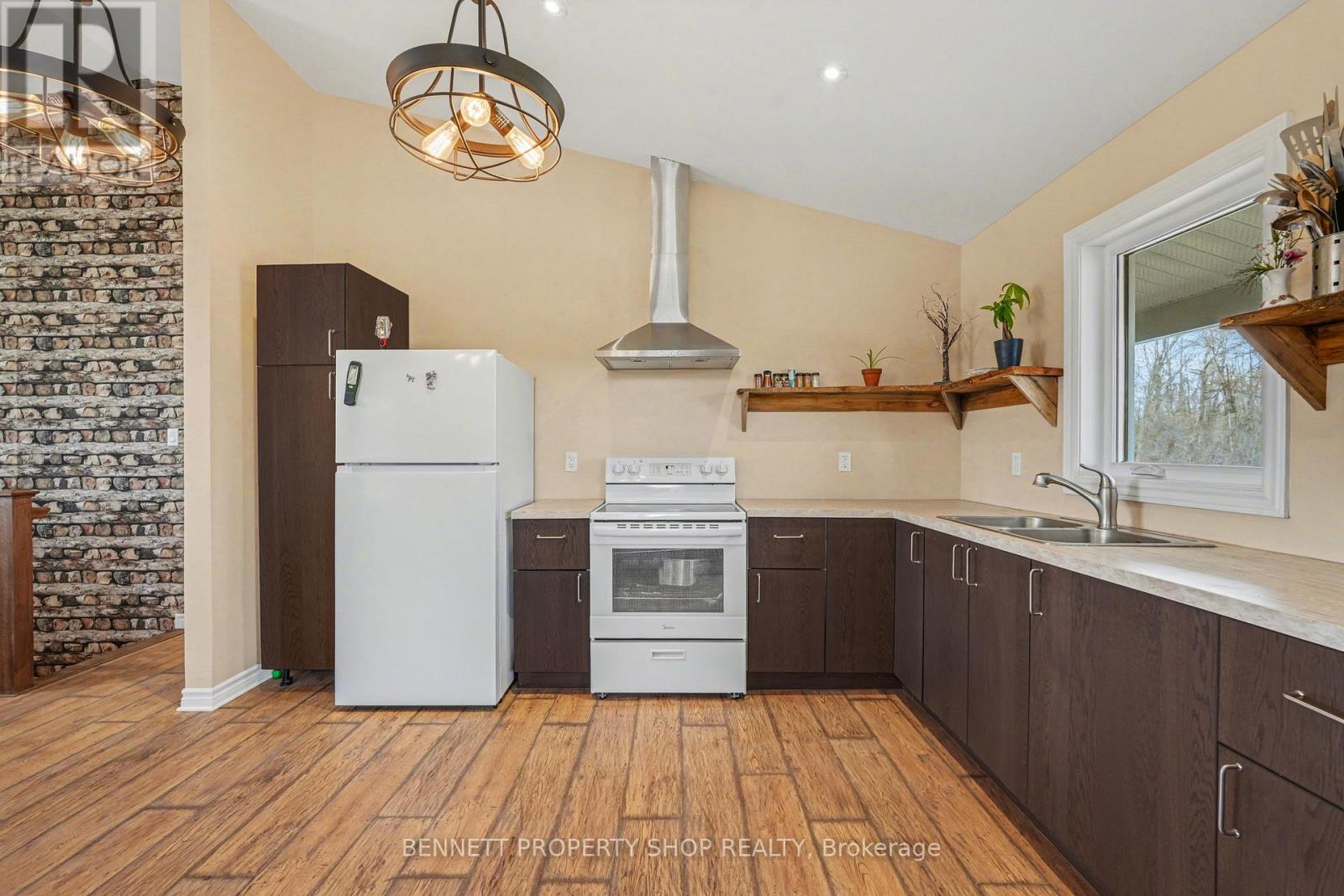 7261 Third Line Road S Property Photo 7