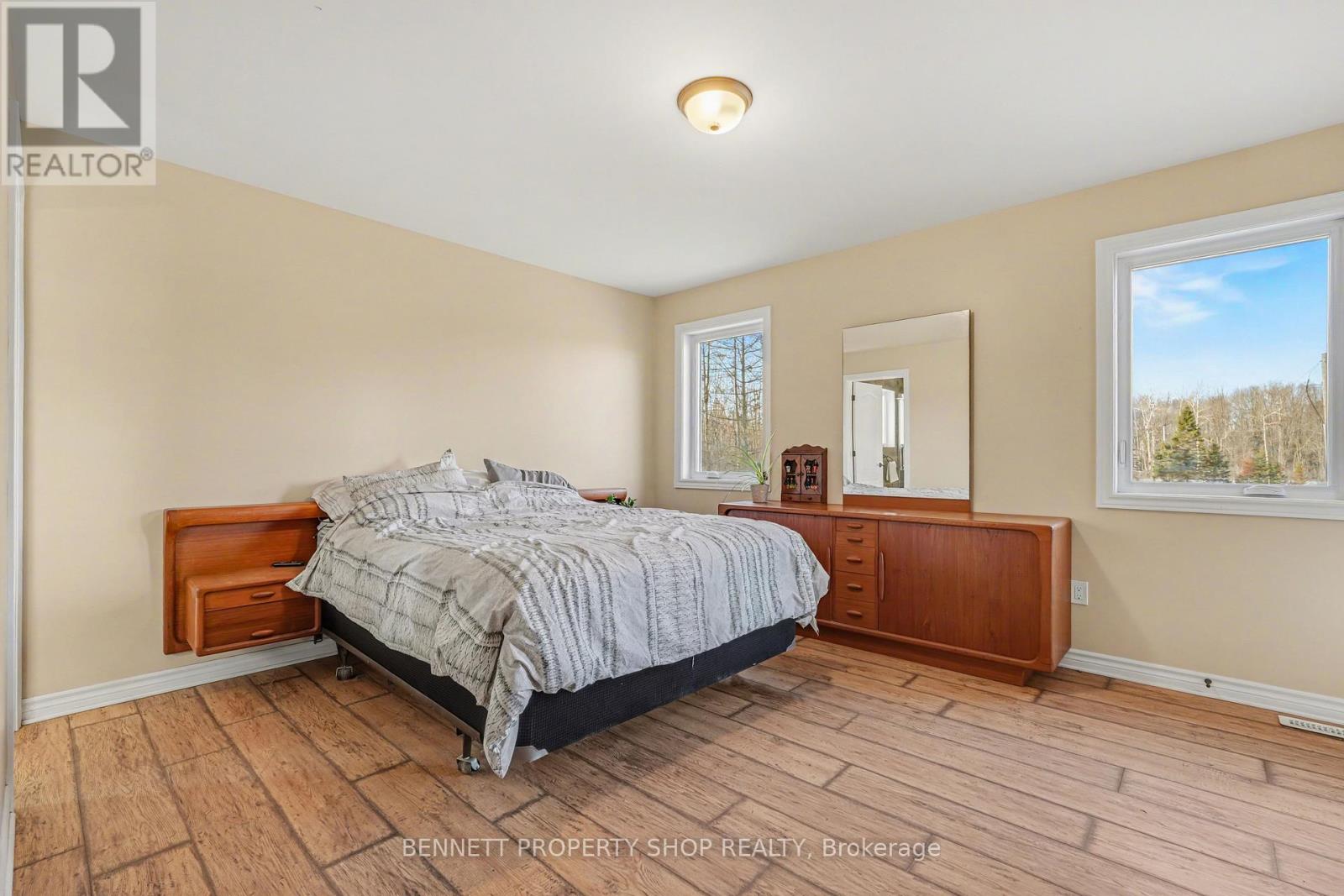 7261 Third Line Road S Property Photo 11